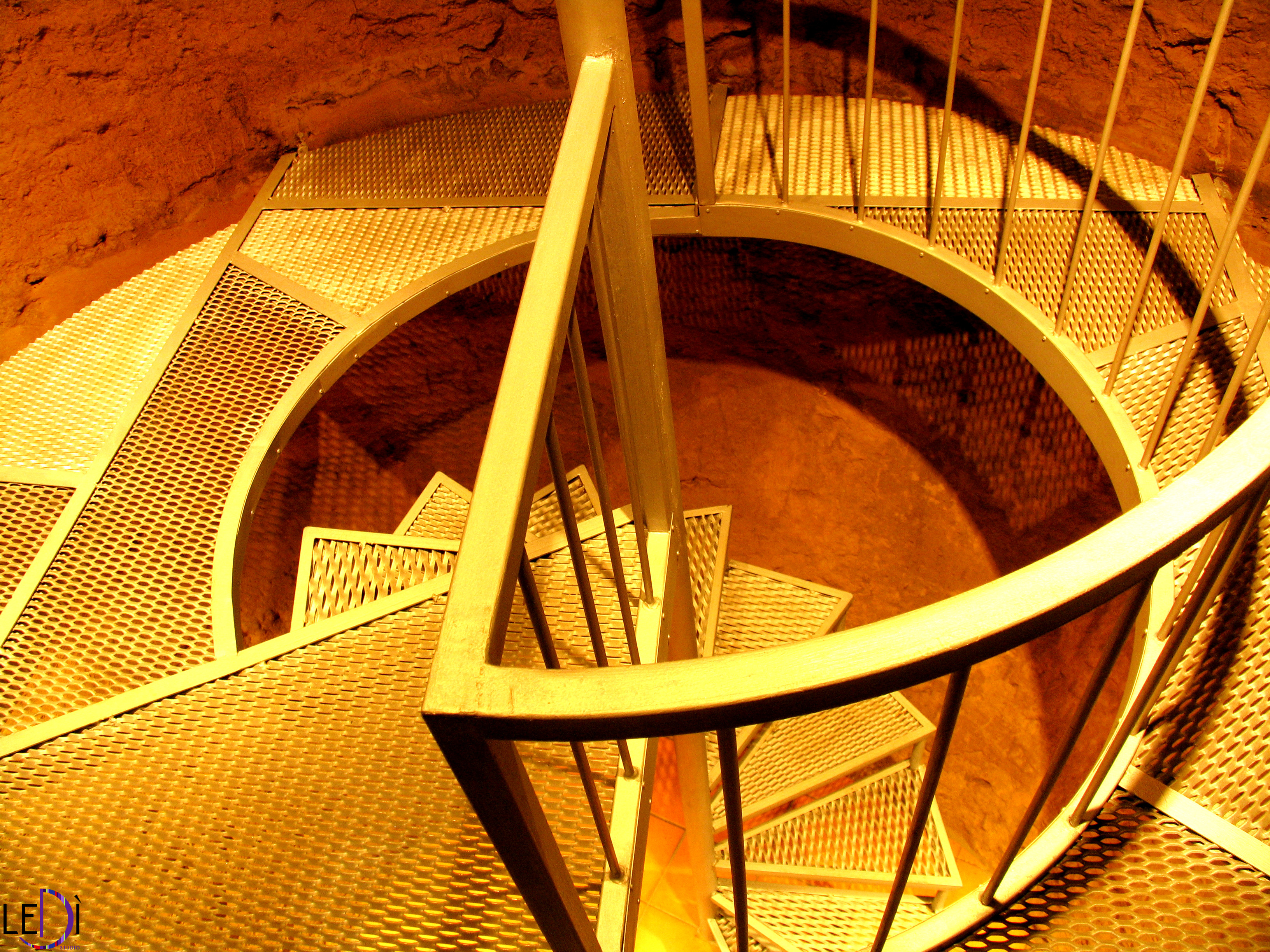 地下室秘境 · 玻璃盒中的彩色世界-2