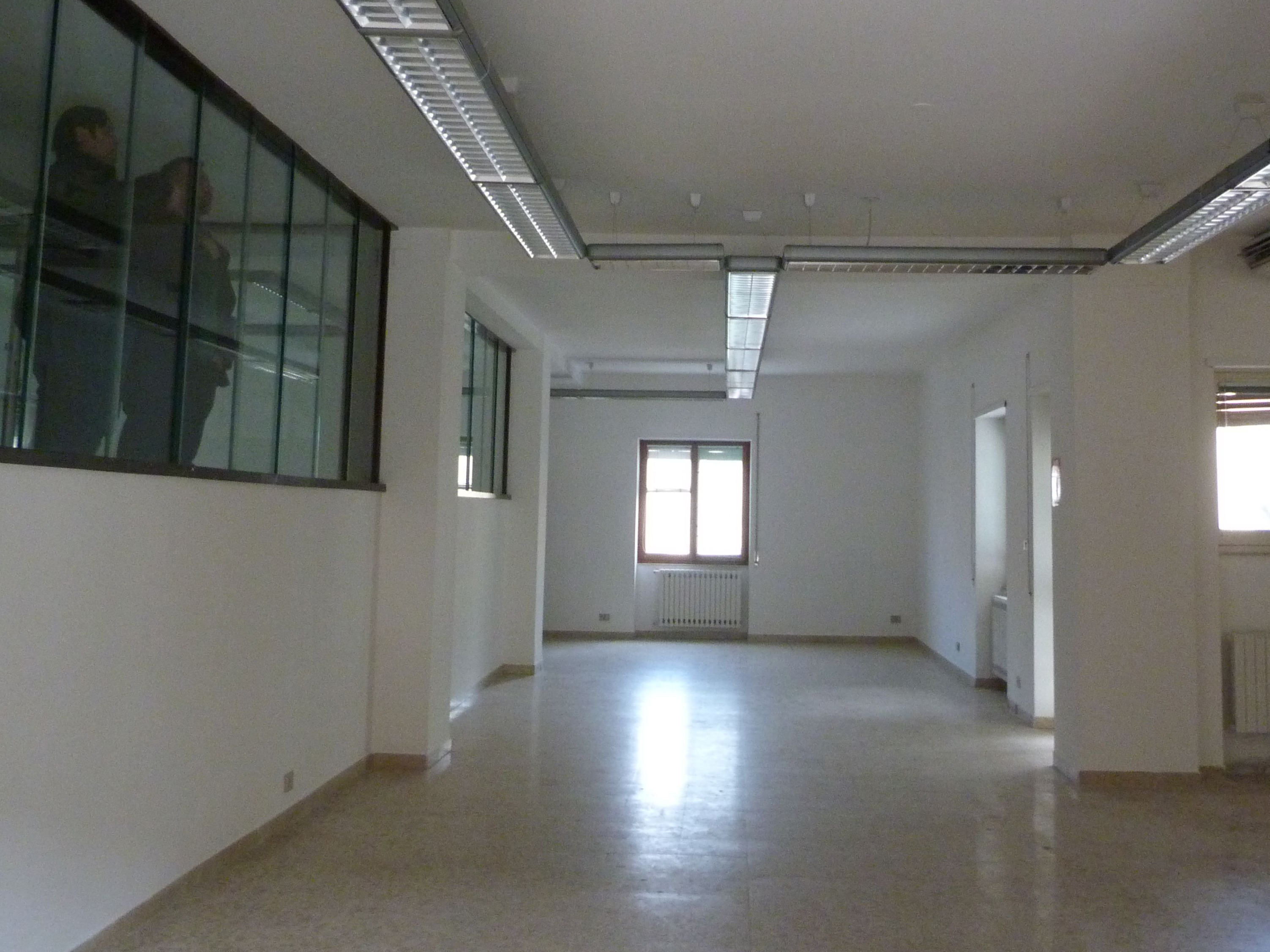 定制 OSB 隔板打造灵动办公空间-31