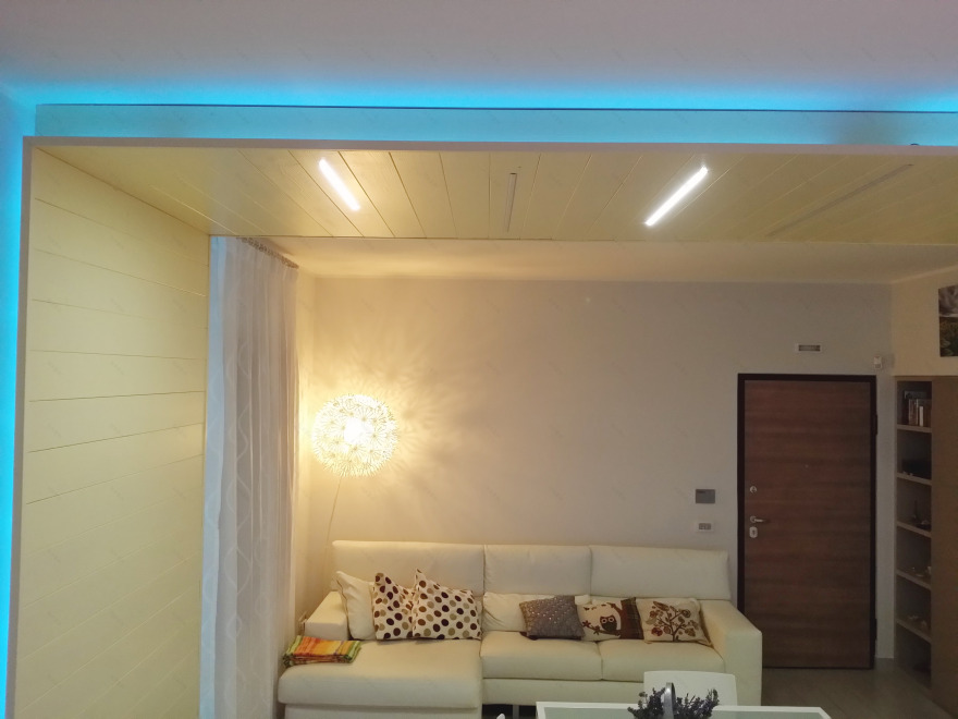 2014 年完工的个性化厨房玻璃面板装饰公寓室内设计案例-9