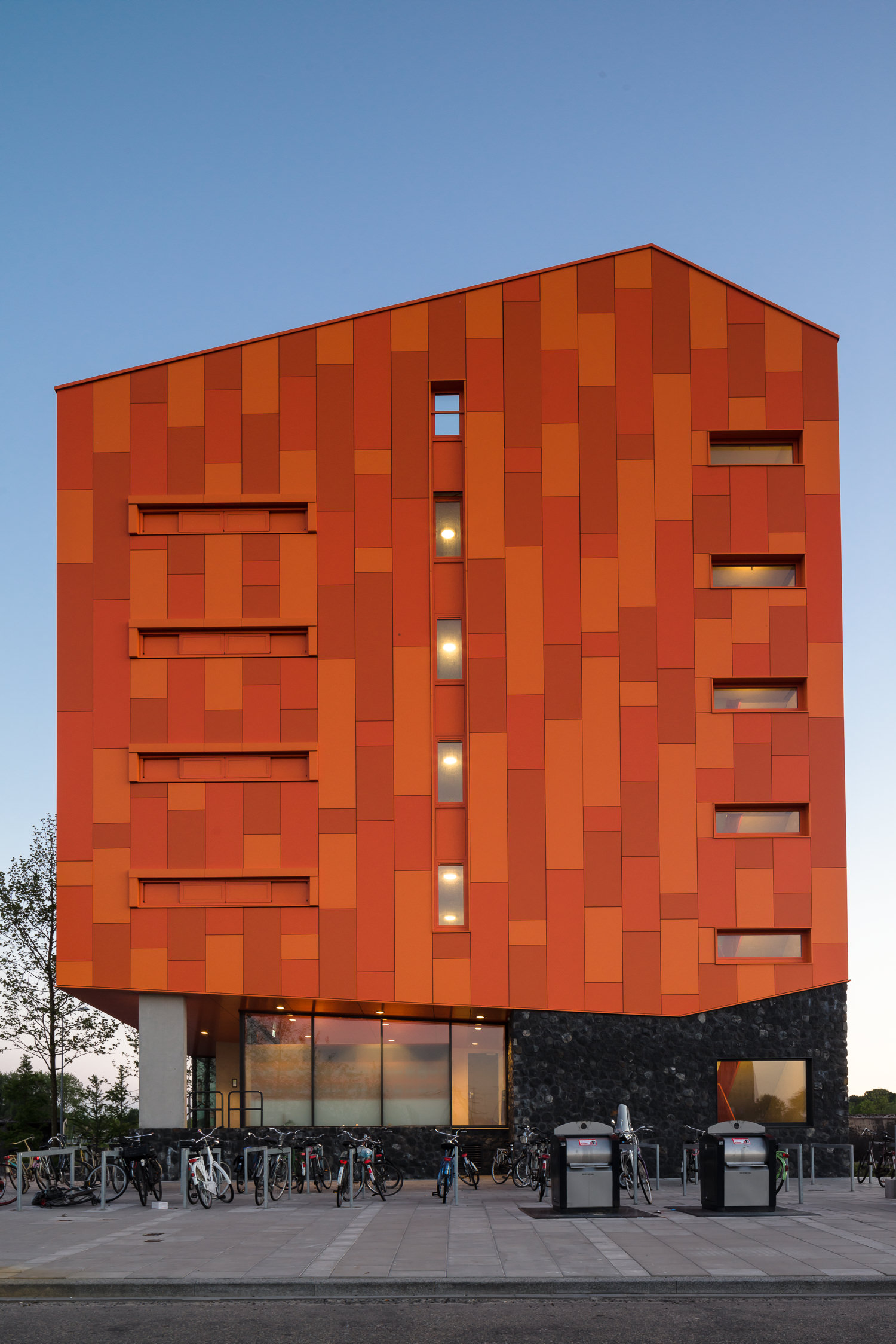 城市更新之作 | 公共空间与建筑的完美融合-10