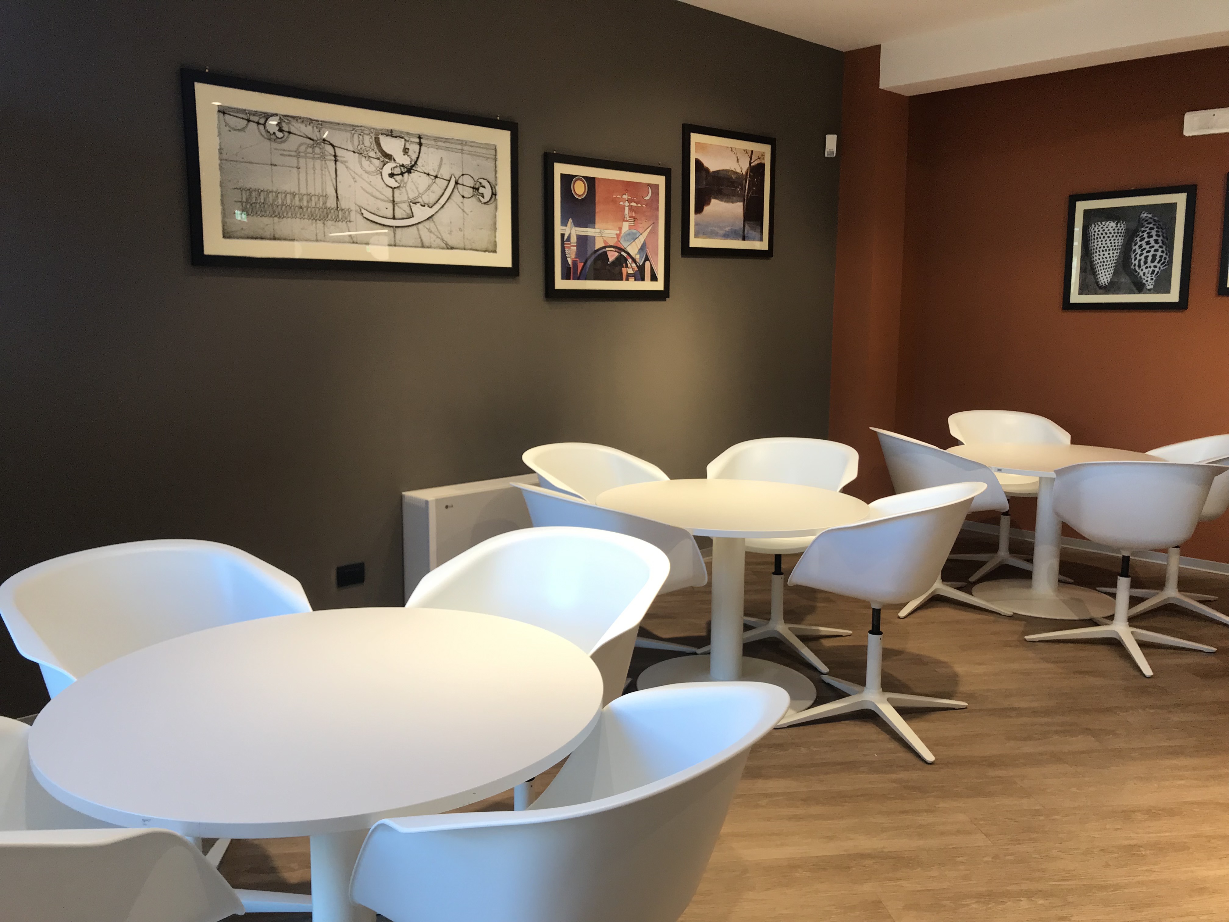 电信公司总部打造高效休闲办公空间-50