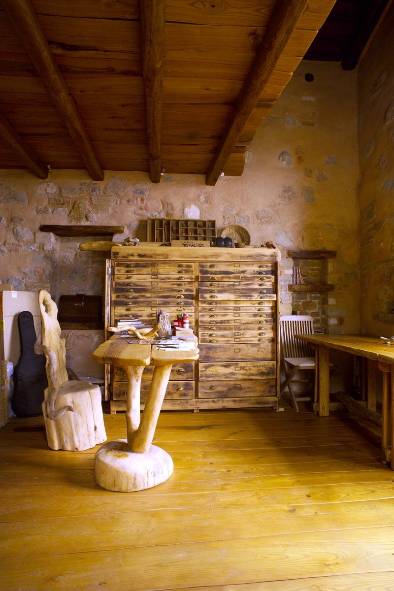 Pelion 山间混凝土石屋,融入自然的简约生活-35