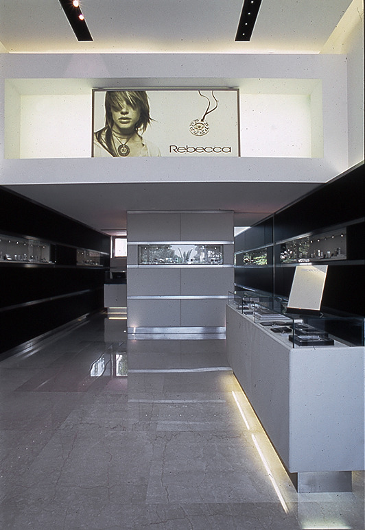 简约设计打造的高端珠宝店-2