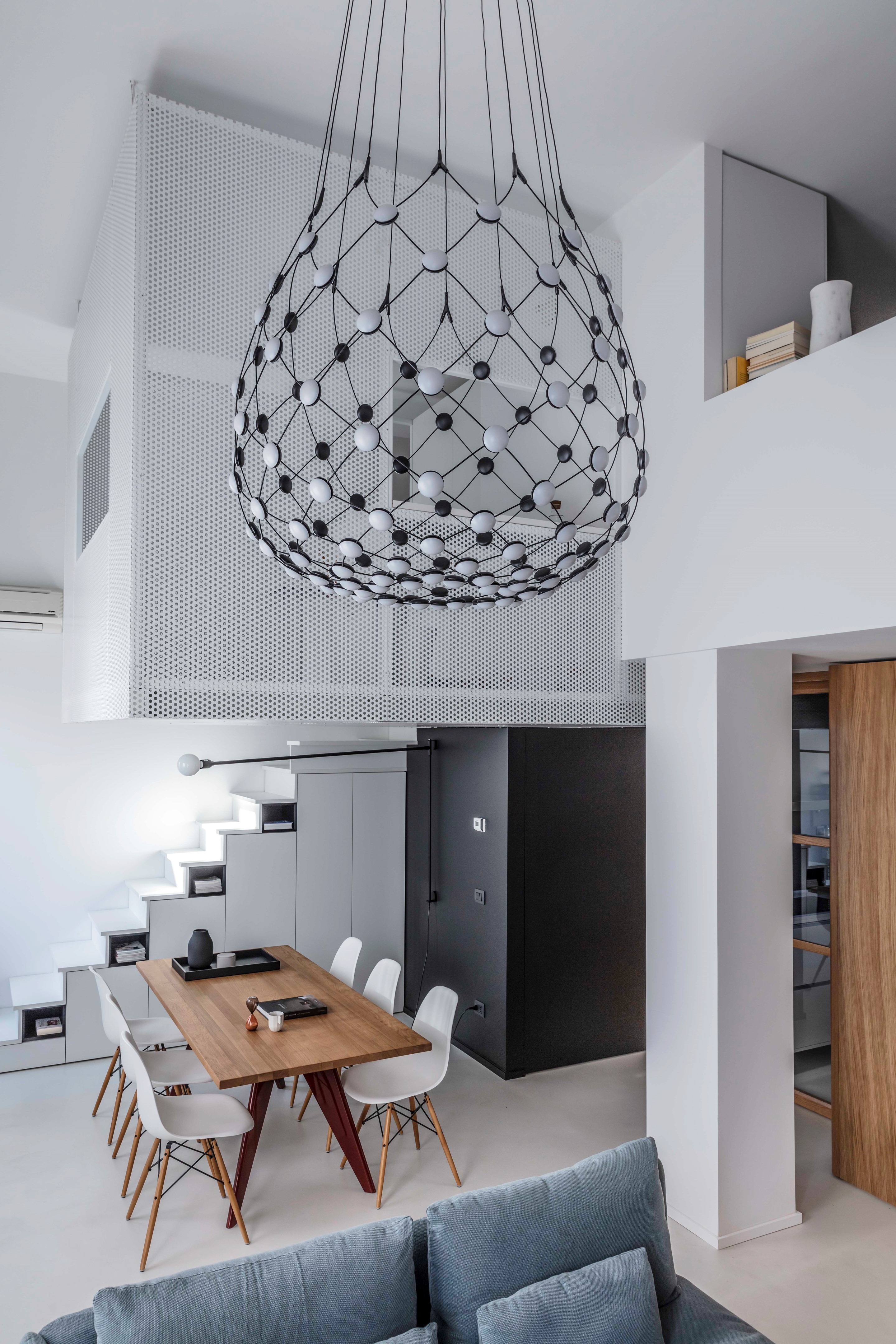 双层悬浮空间的现代城市小公寓设计-3