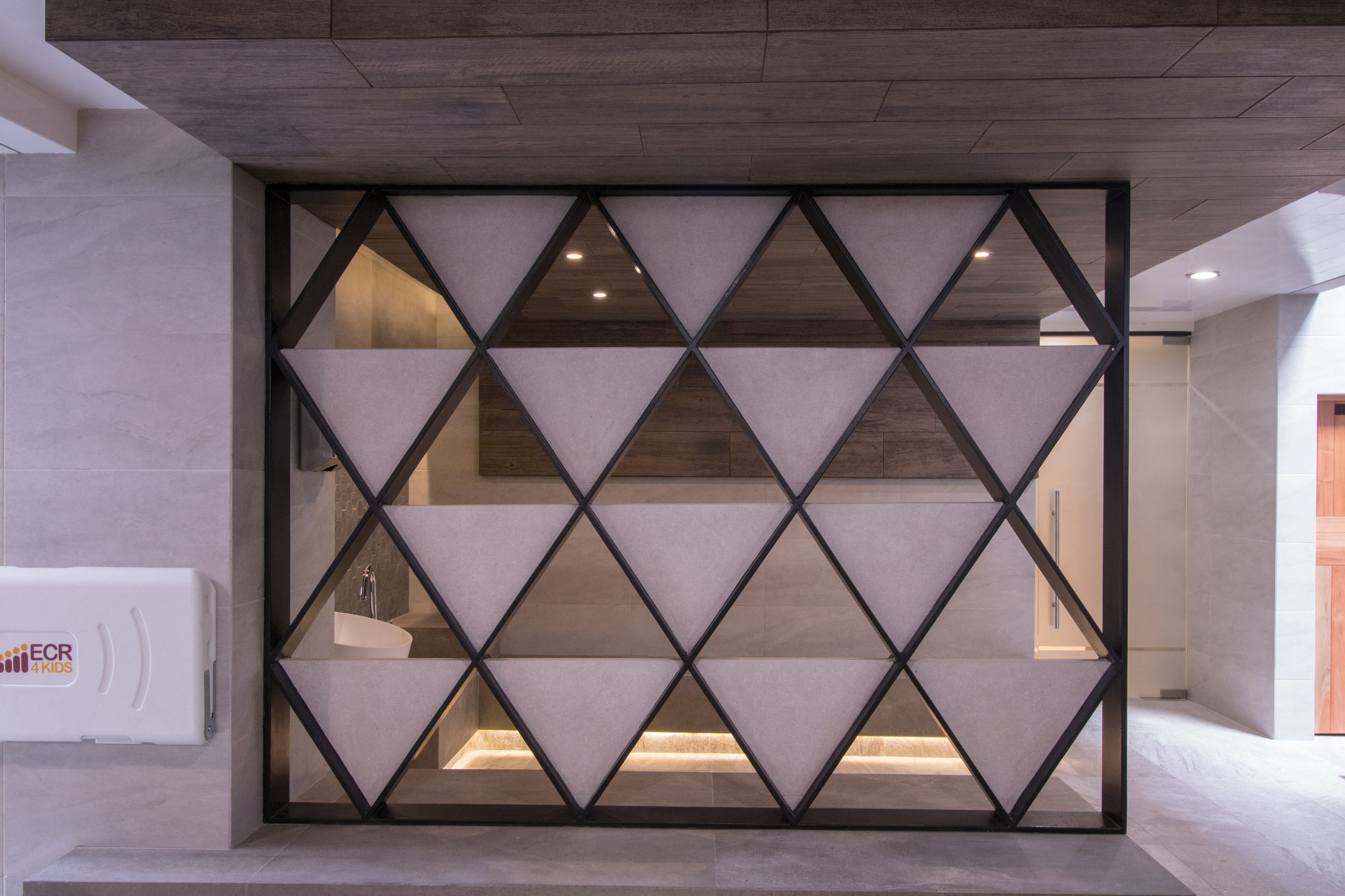 墨西哥乡村俱乐部拉斯·乌尔塔斯浴室和更衣室翻新-4