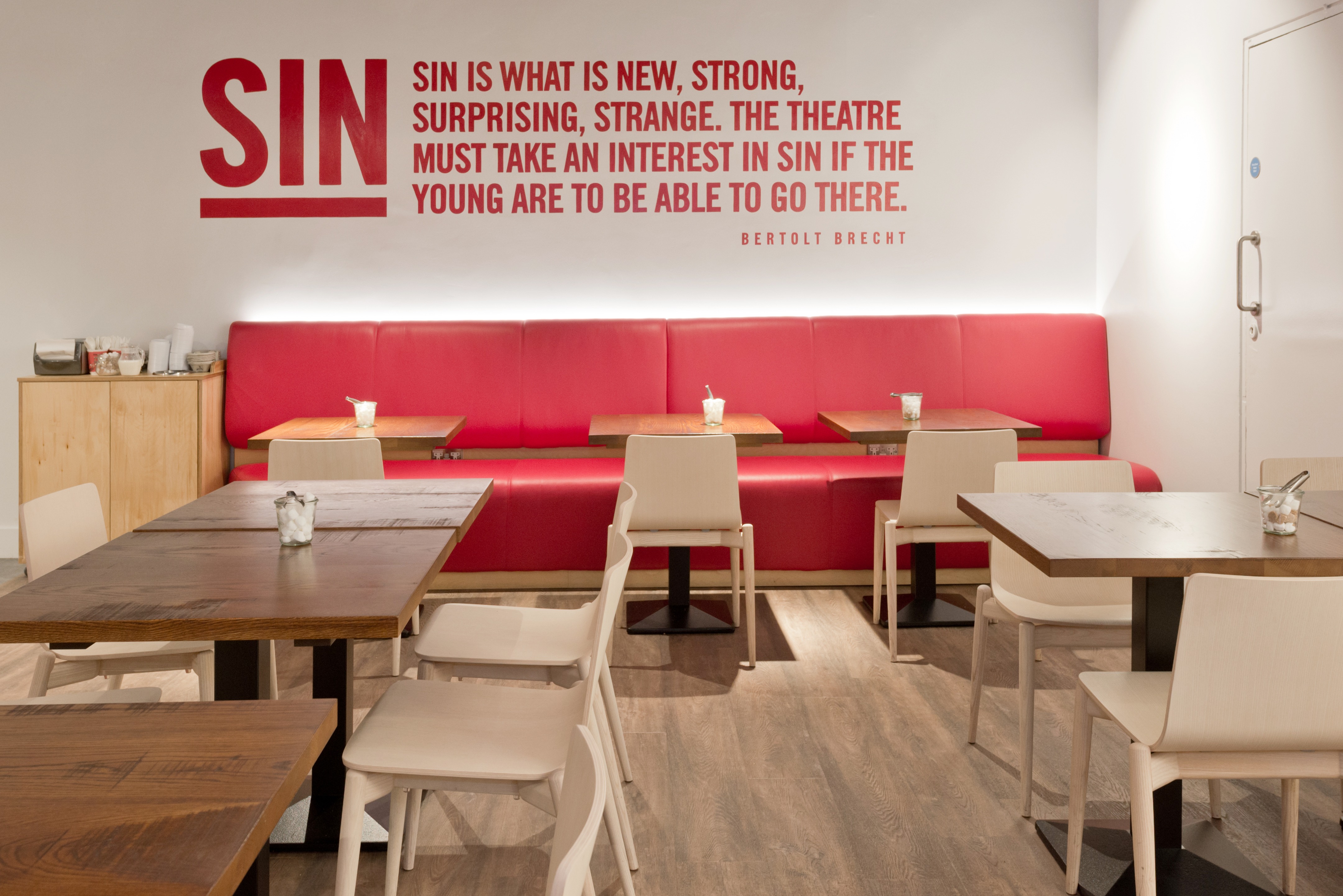 都柏林城市酒吧 | 2015 年室内设计佳作-4