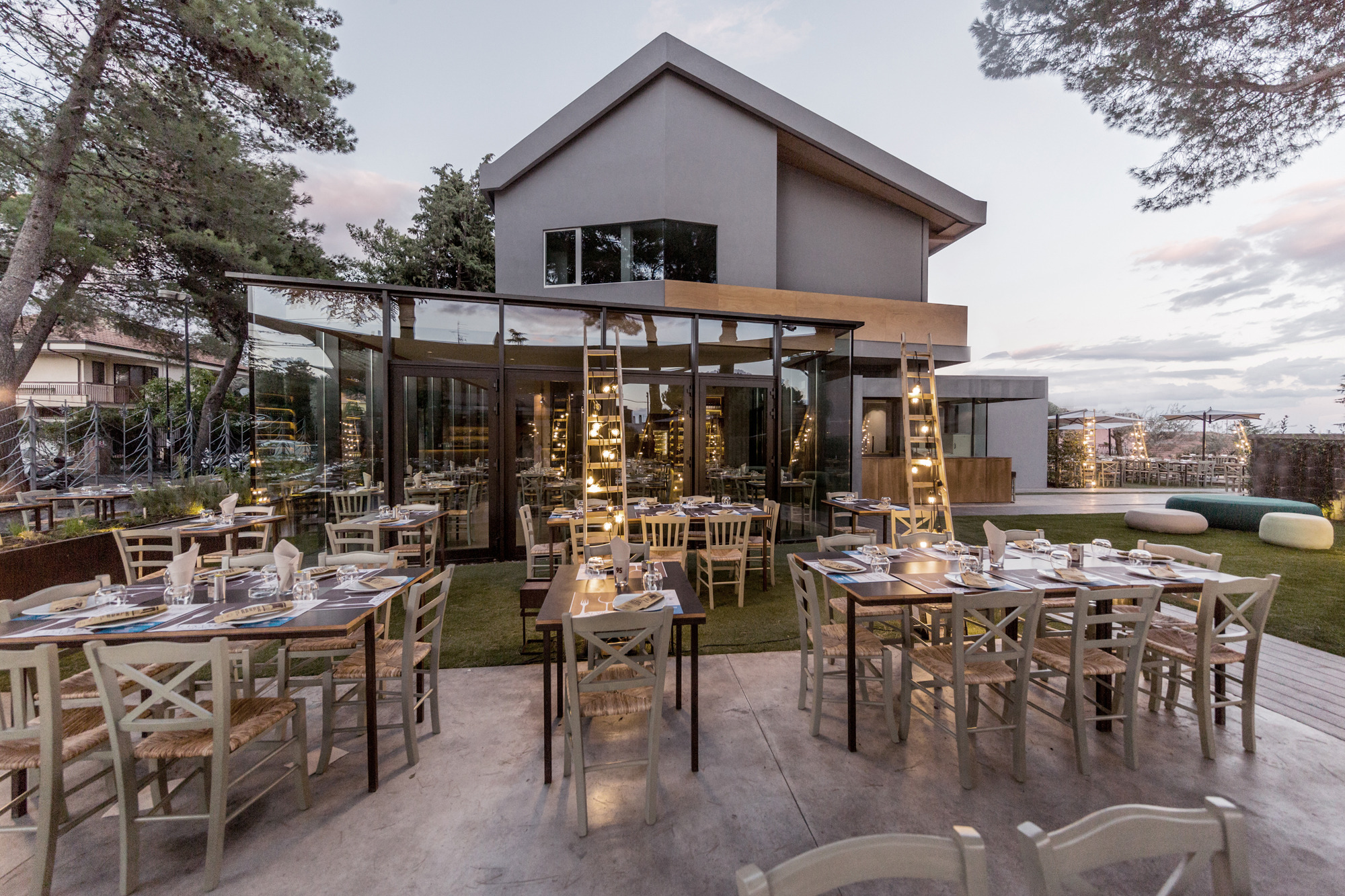 古宅新生,餐饮空间与历史文化的完美融合-11