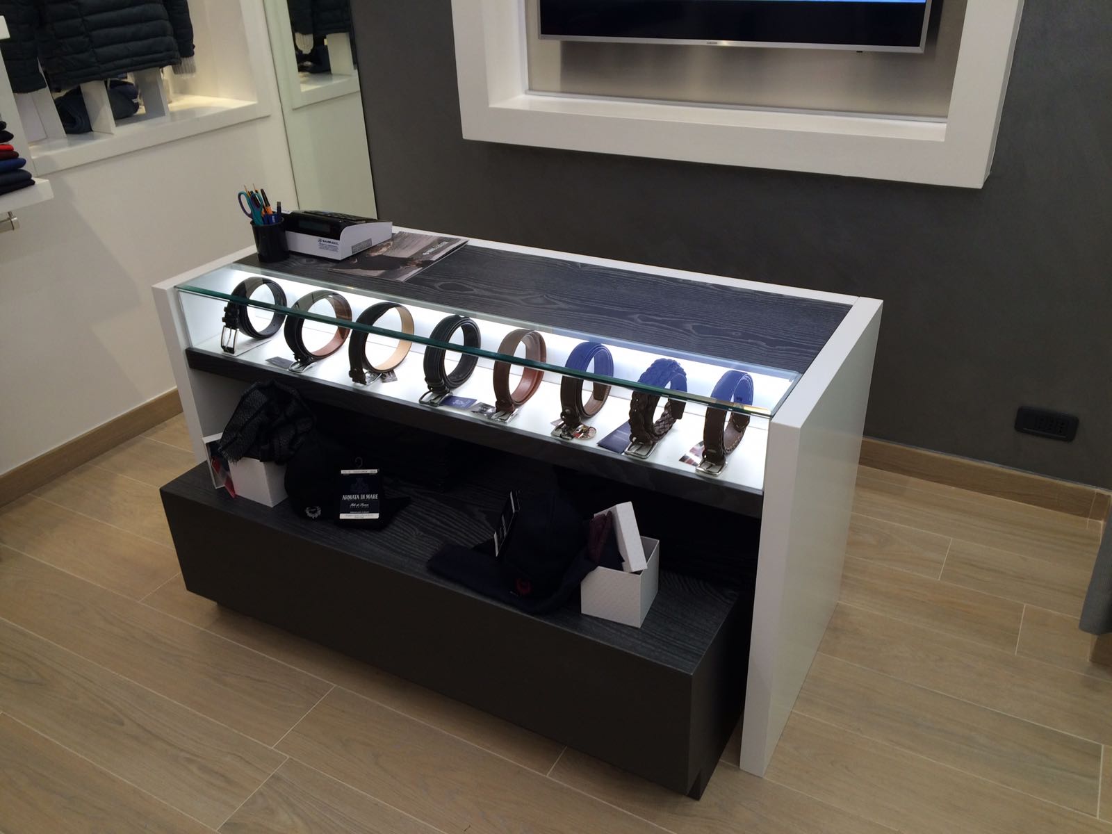 Club Jeans Uomo 照明设计-3