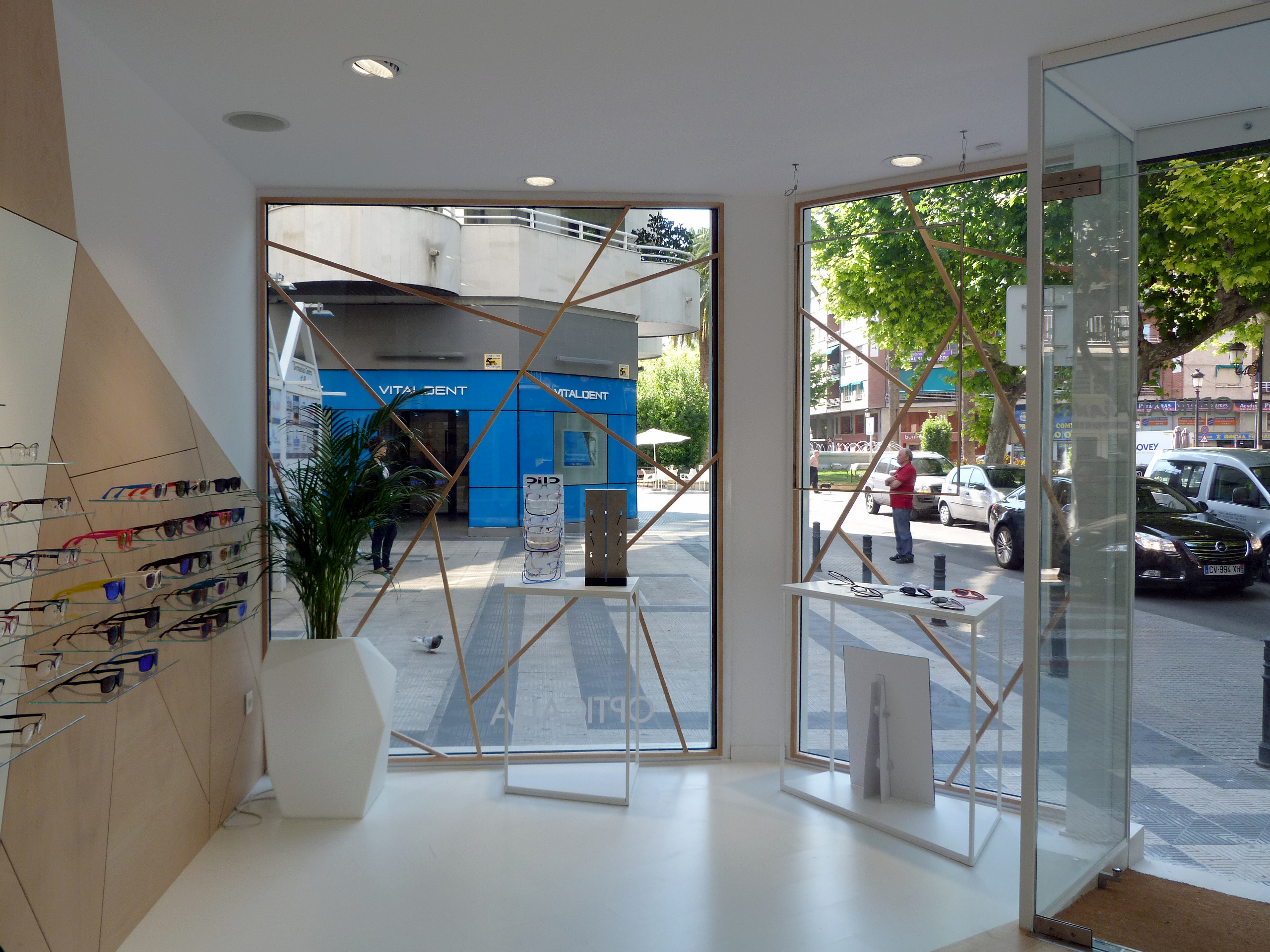 2016 年完成的光学商店设计-5