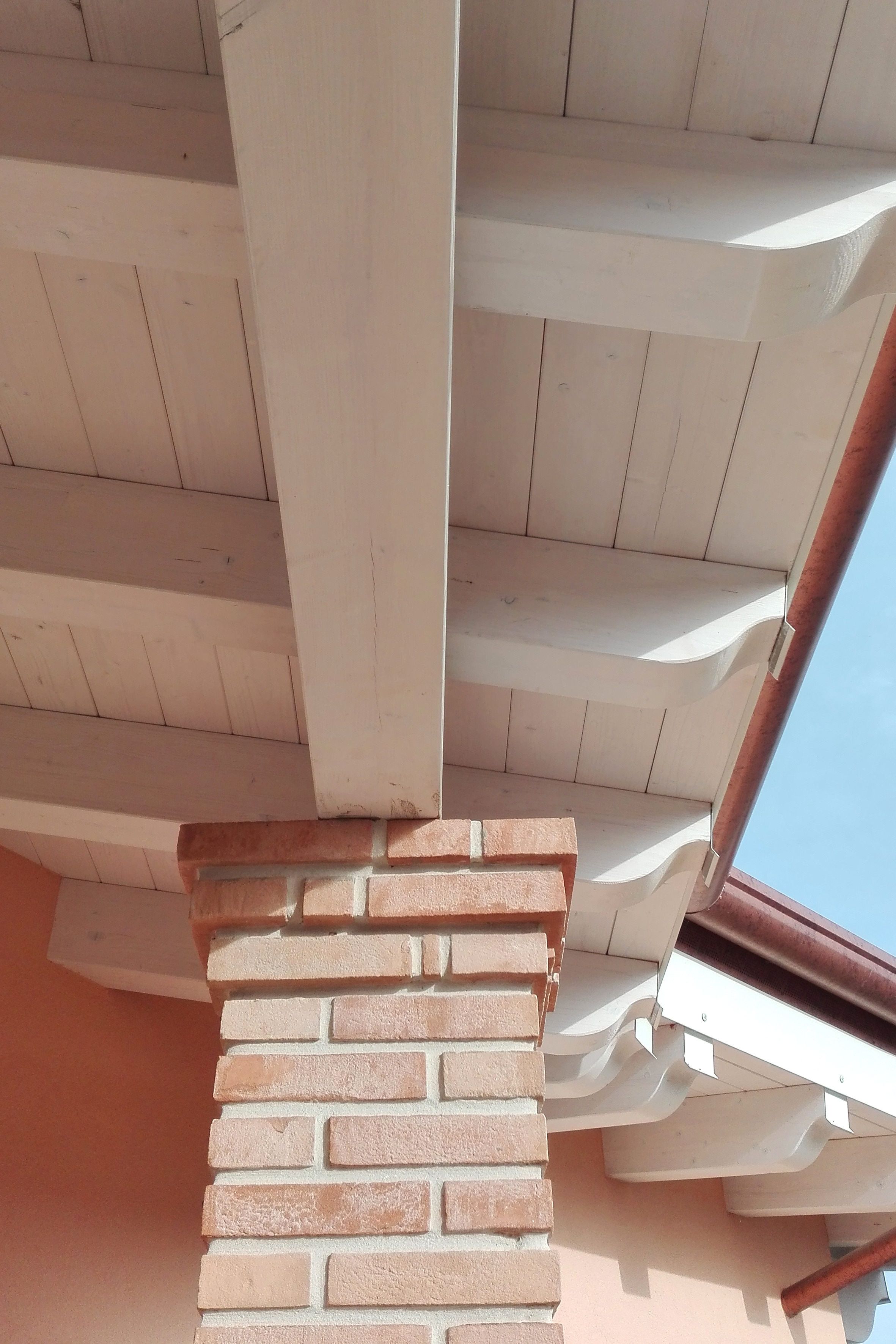 绿色山丘中的家庭住宅 T-7