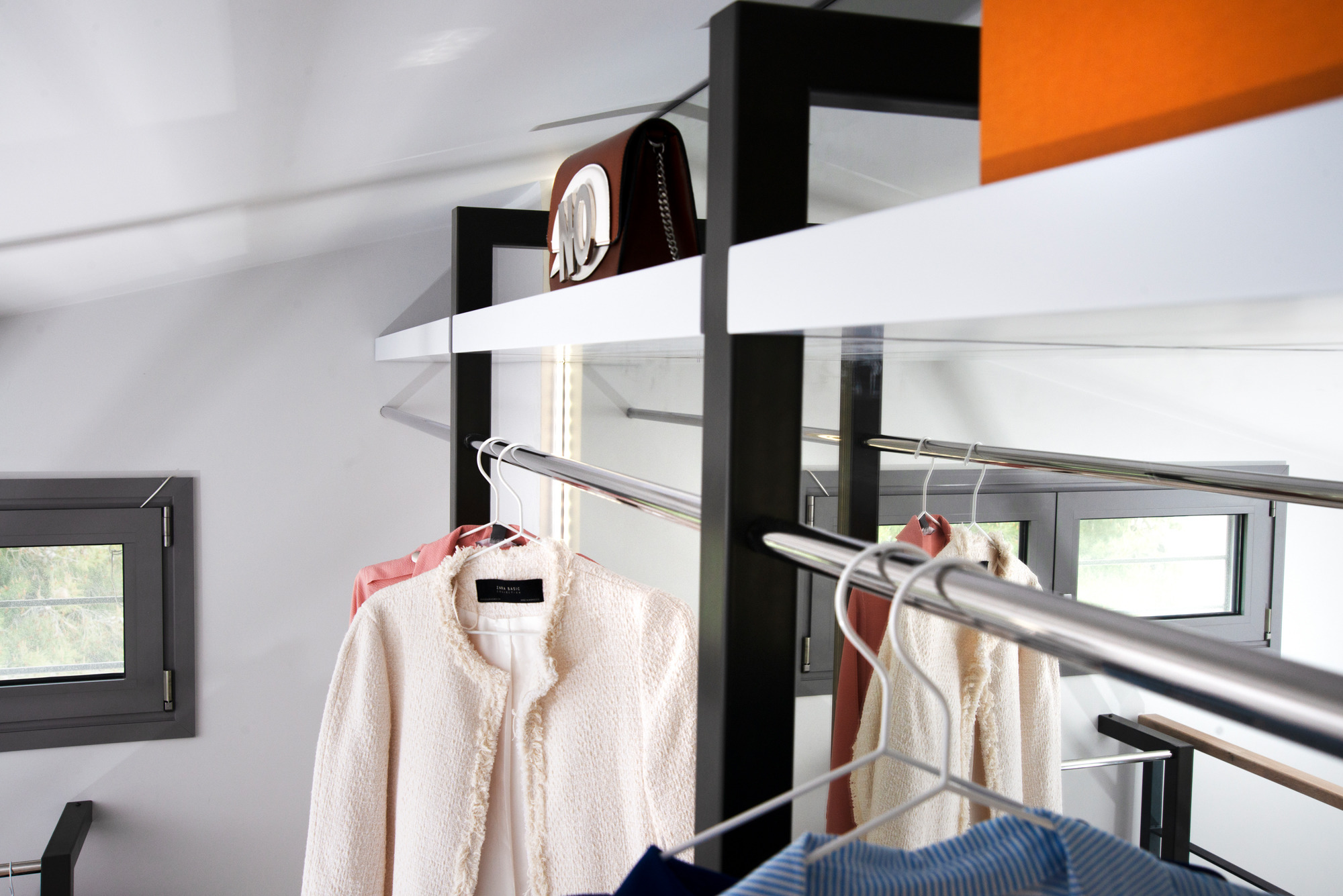 功能至上,简约时尚的私人更衣室-12