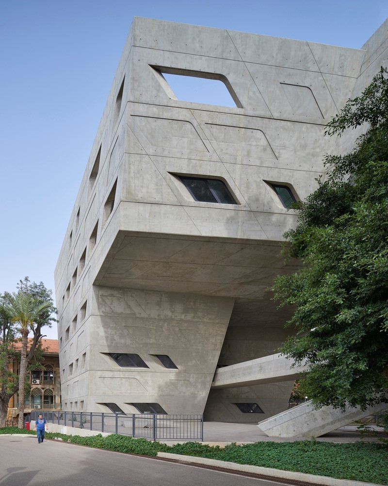 伊萨姆·法里斯研究所-3