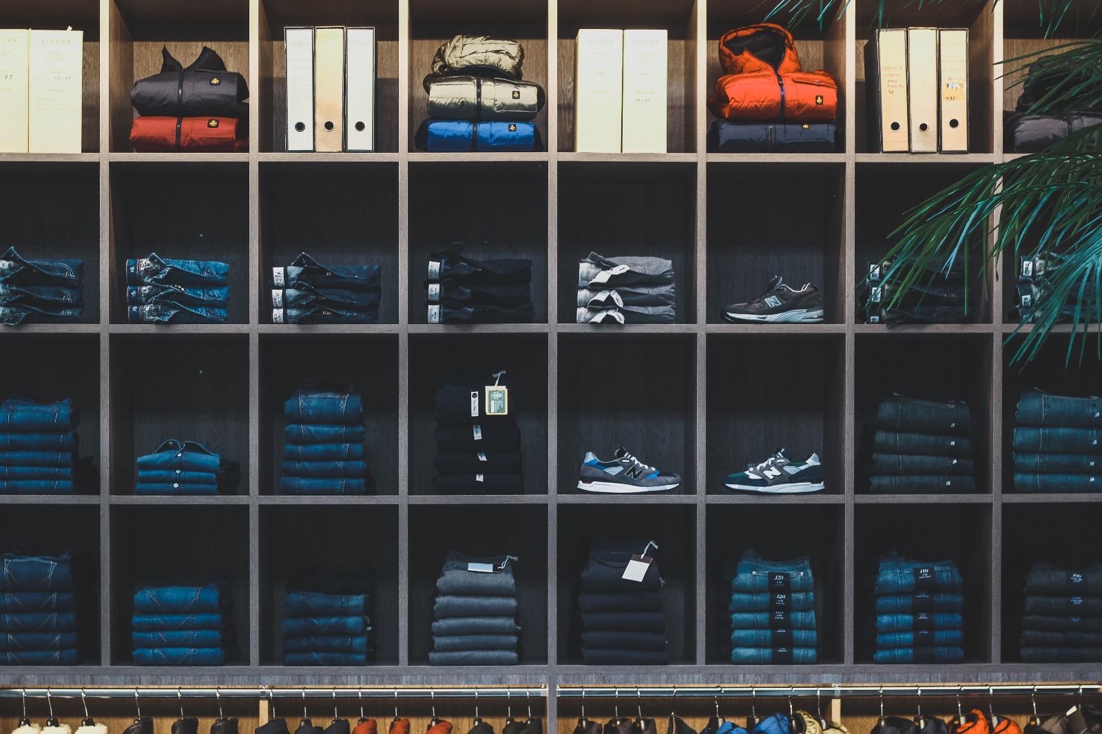 废弃工业建筑的时尚变身——Ghelfi 服装店室内设计-3