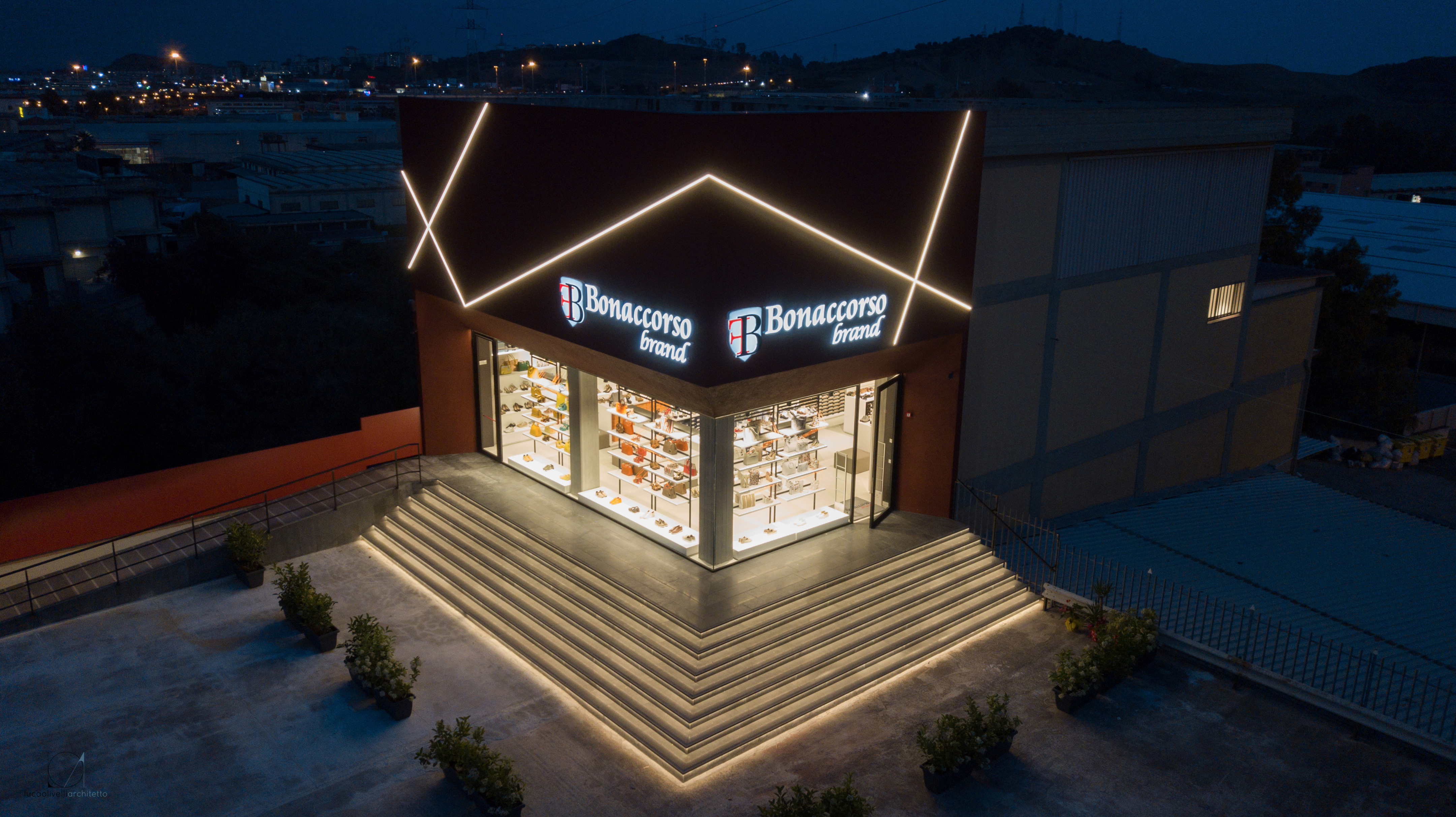 2018 年博纳科索品牌折扣店室内设计-1