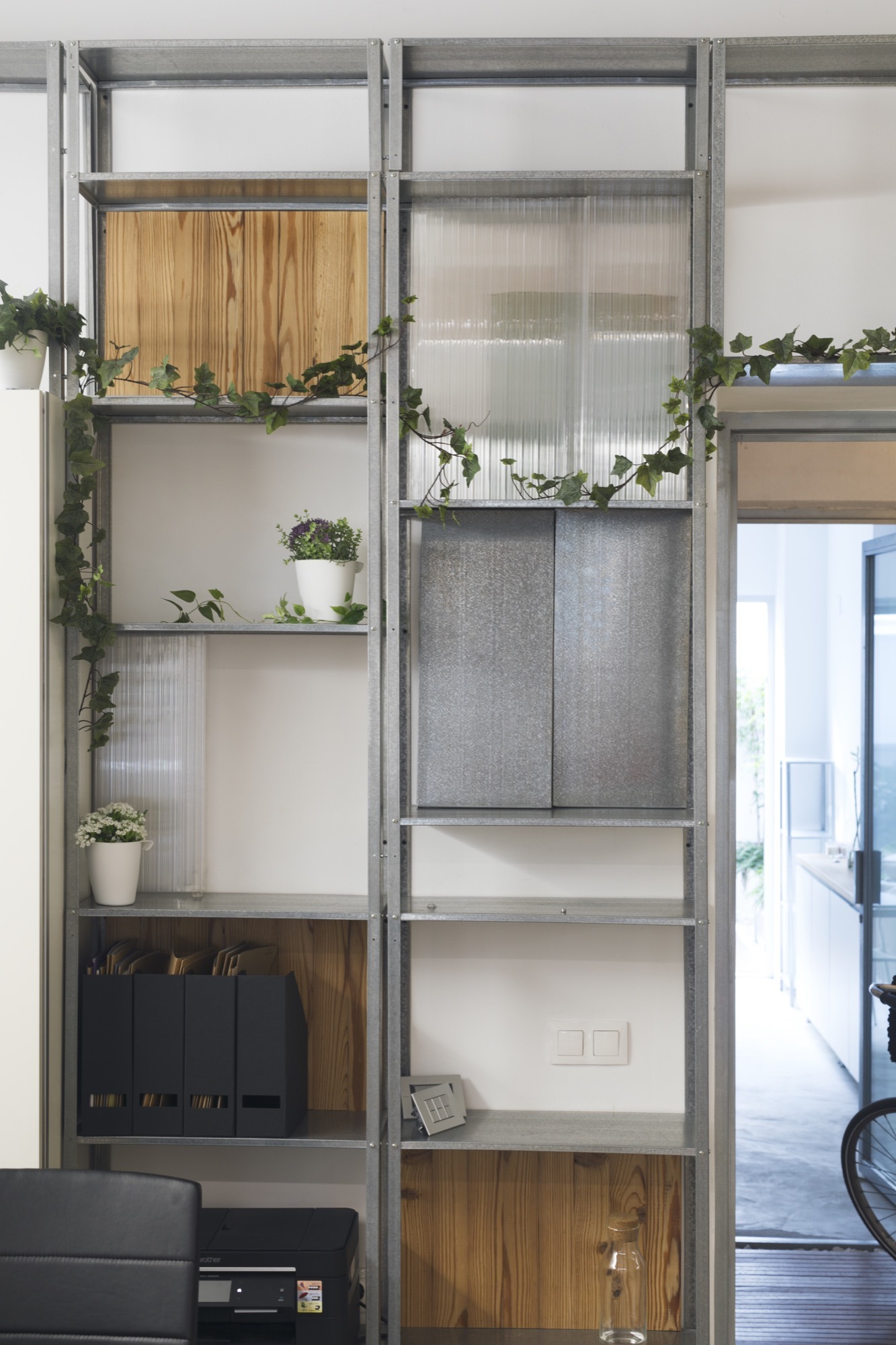 创新材料诠释 Ruzafa 社区精神的室内设计-4