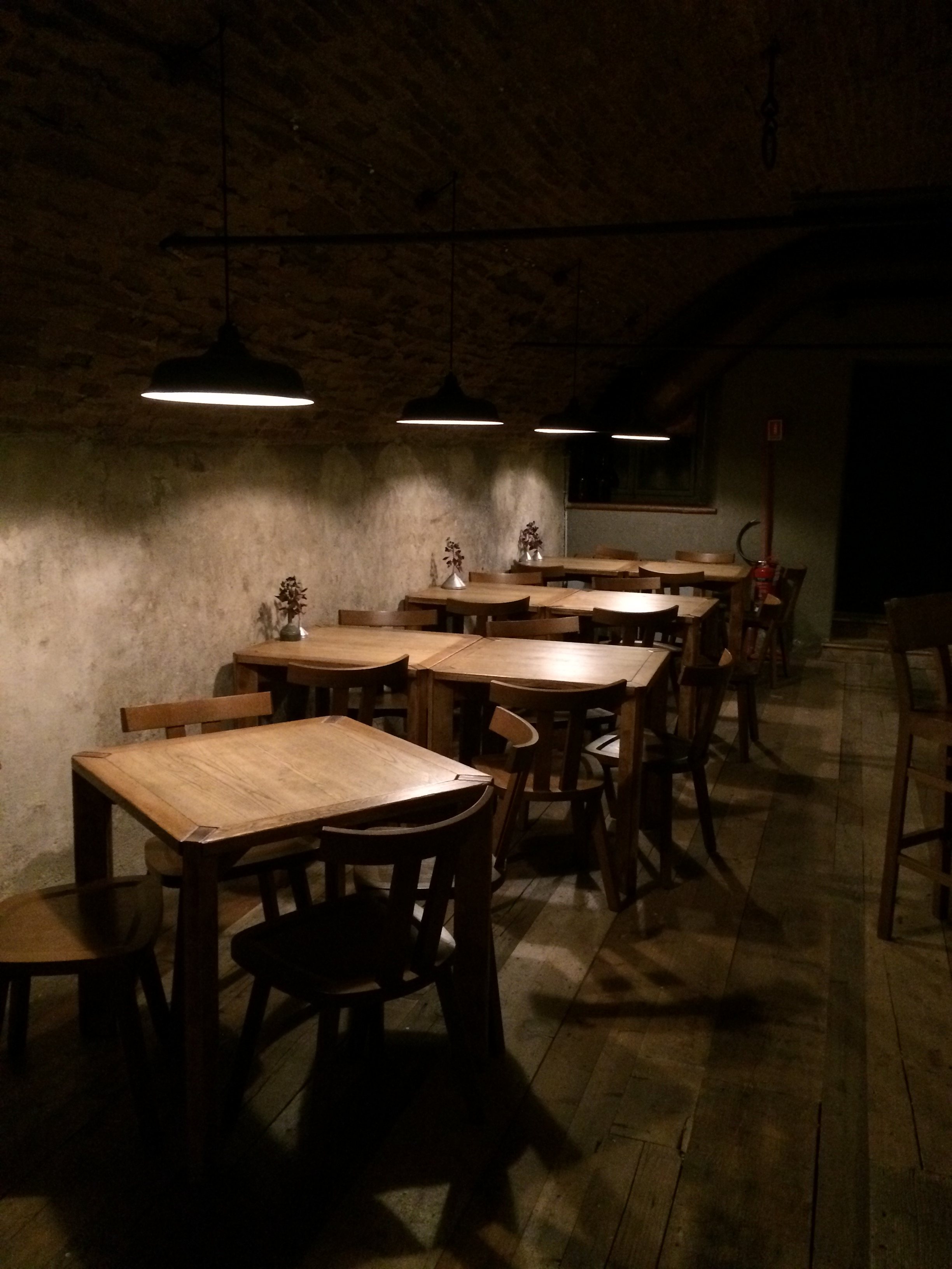 地窖酒吧“Dal Lendar”的复古与现代融合设计-6