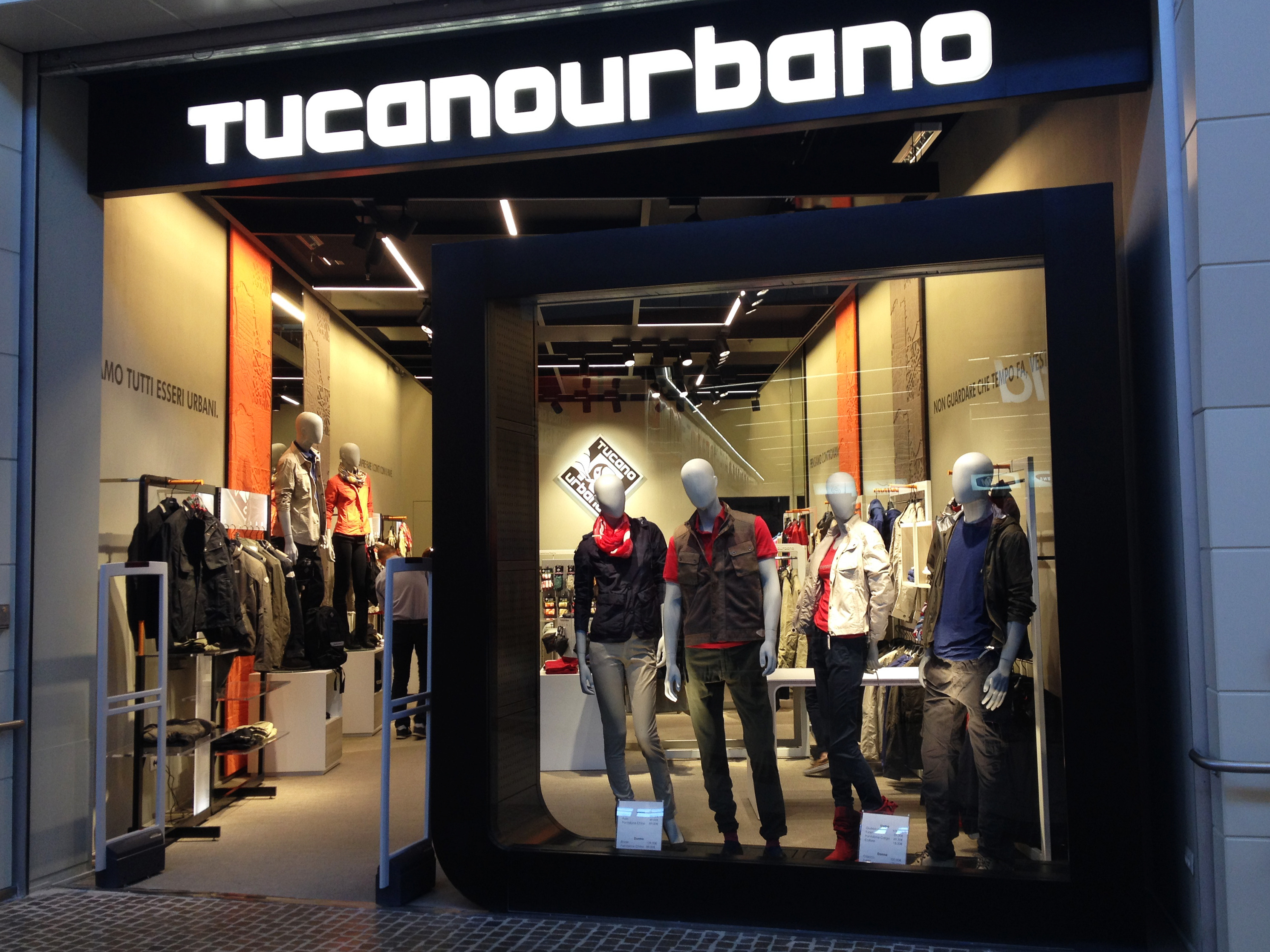 米兰风格都市骑行品牌店设计-16