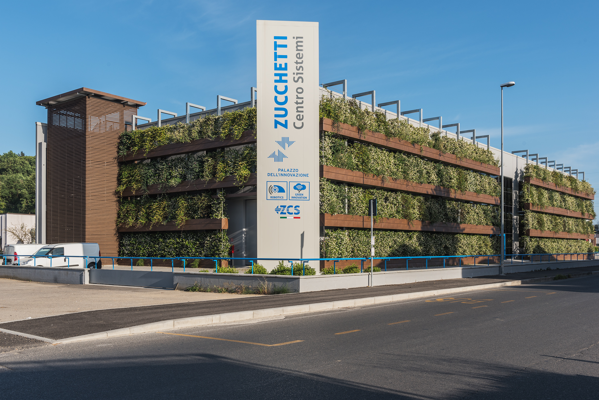 2018 年完成的意大利新总部办公楼设计-3