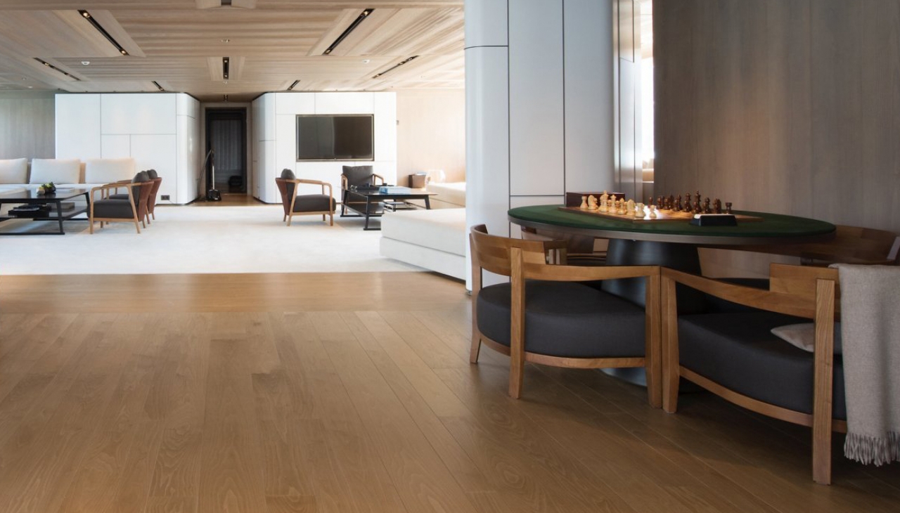 "Cloudbreak"号游艇 | 豪华室内设计与户外美景相得益彰-5