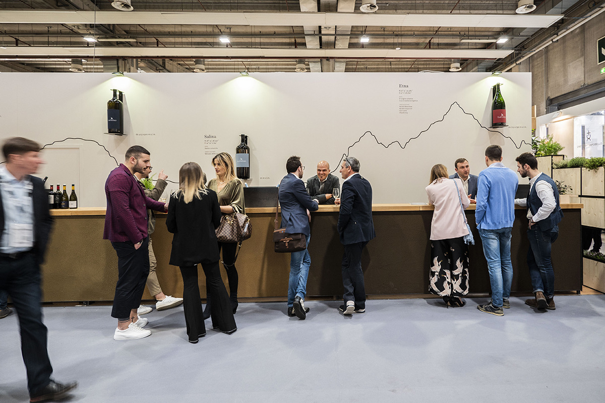 地域特色鲜明的葡萄酒展台设计-8