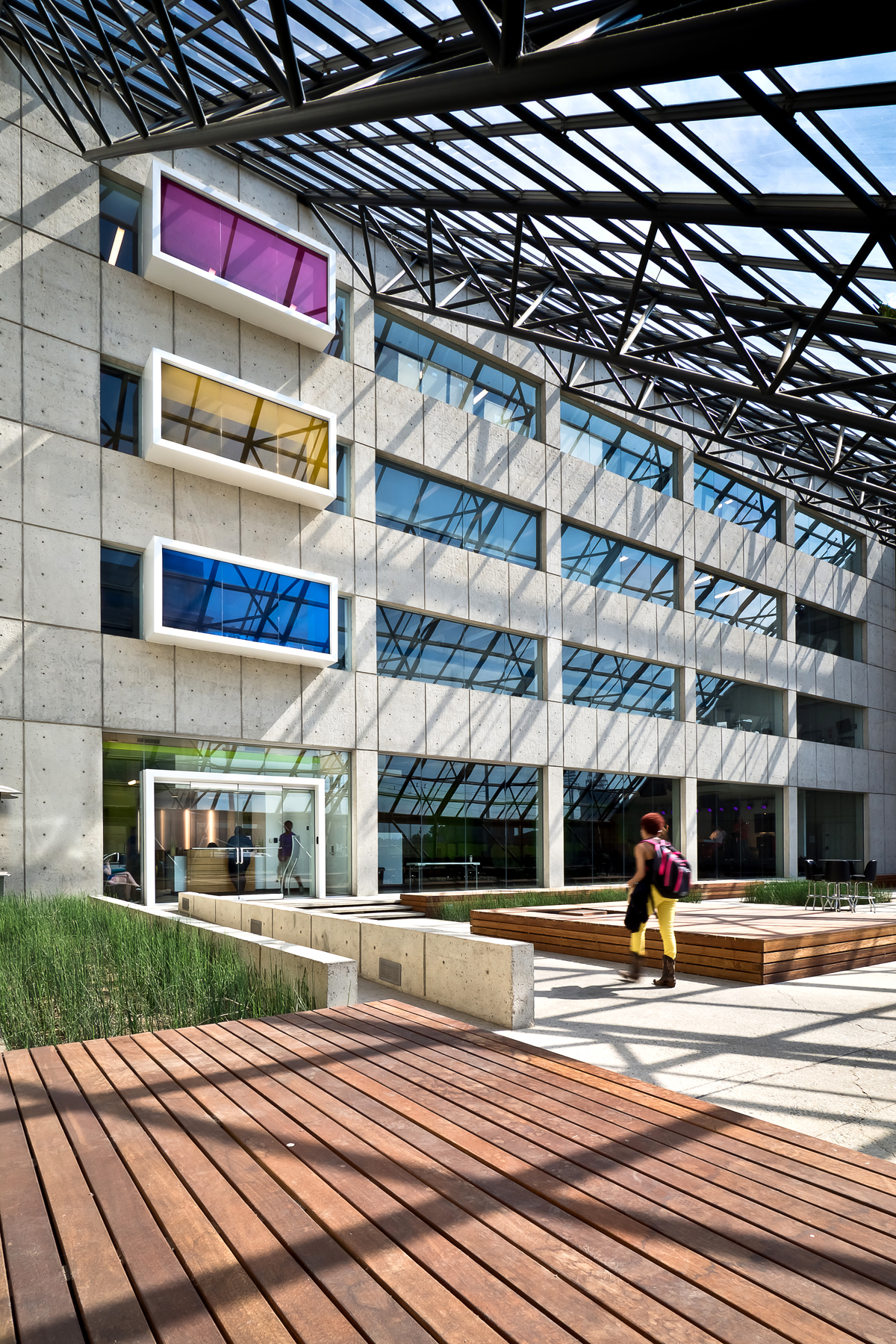 废弃银行变身为创意音乐学院-12