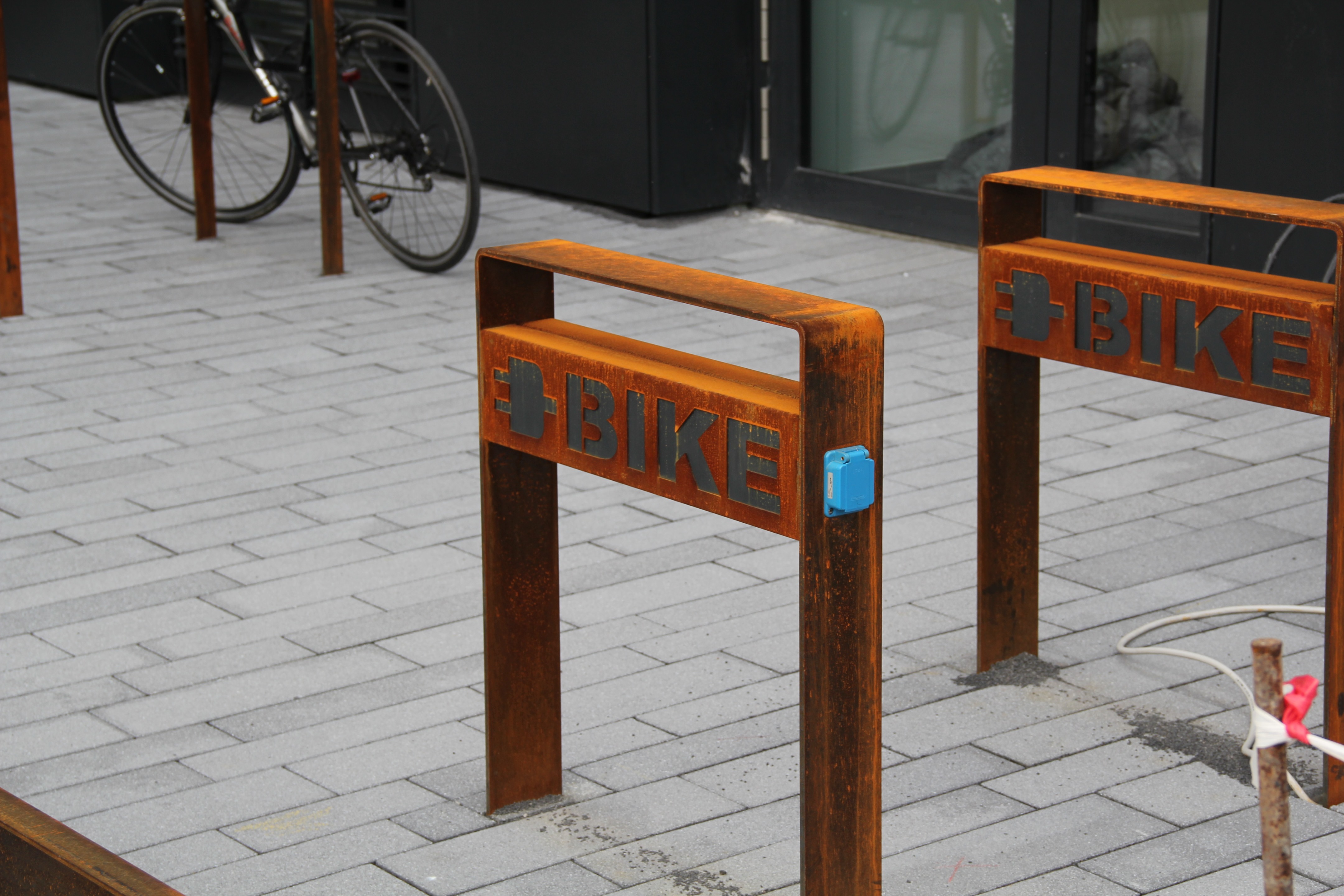 城市公共空间家具设计 · 多功能公共座椅与自行车架-9