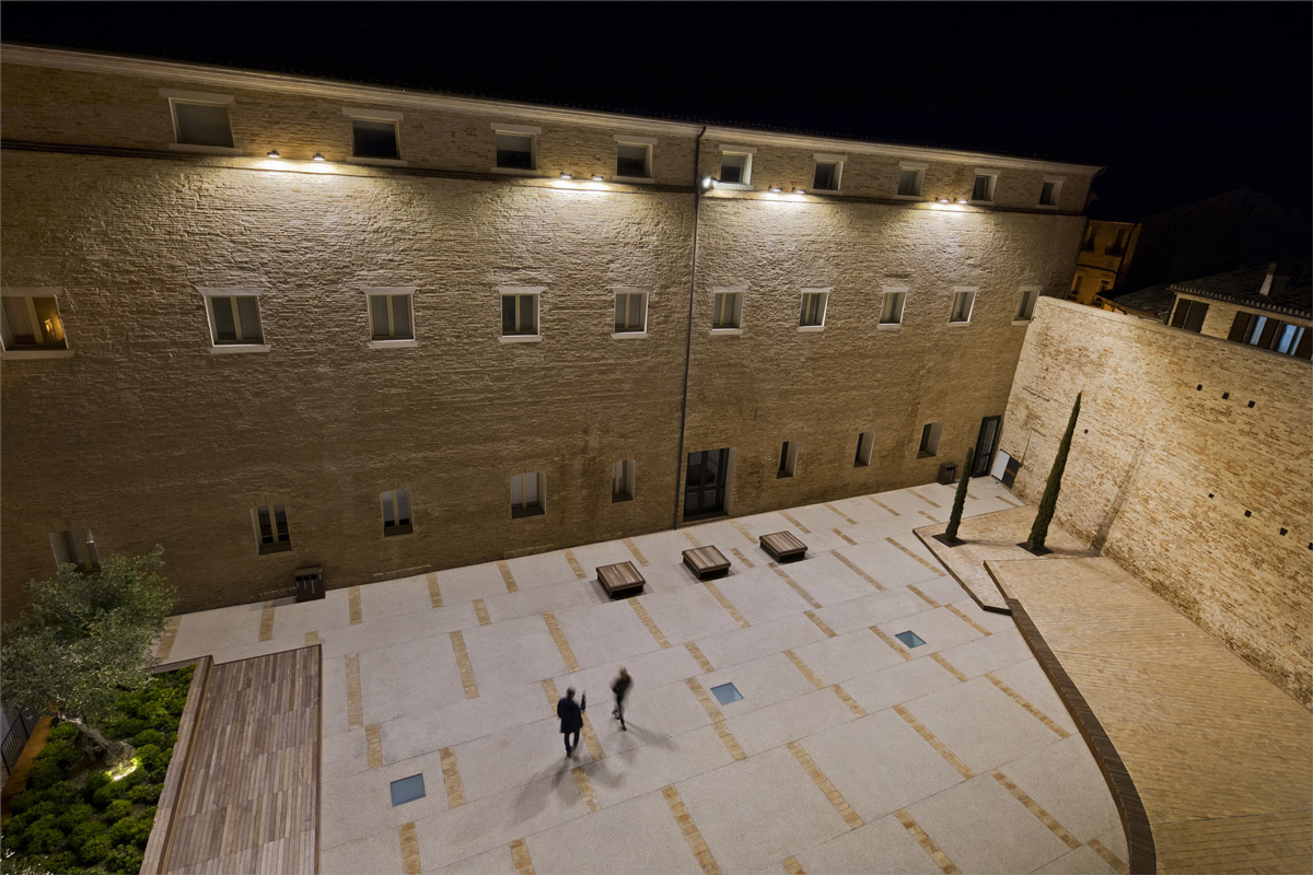 马切拉塔大学人文学科教学楼庭院重生-0