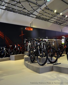 KTM Megastore 室内设计案例