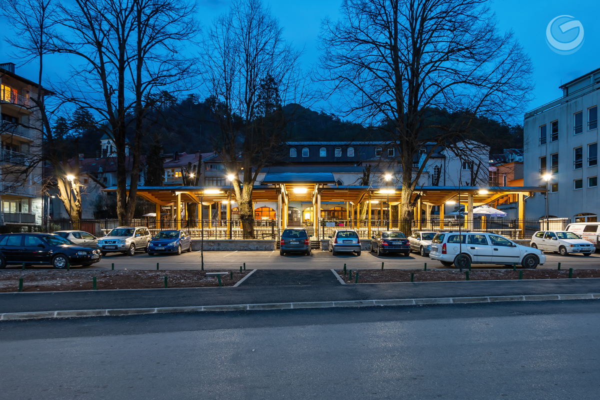 2019 年完成的木结构市场广场-10