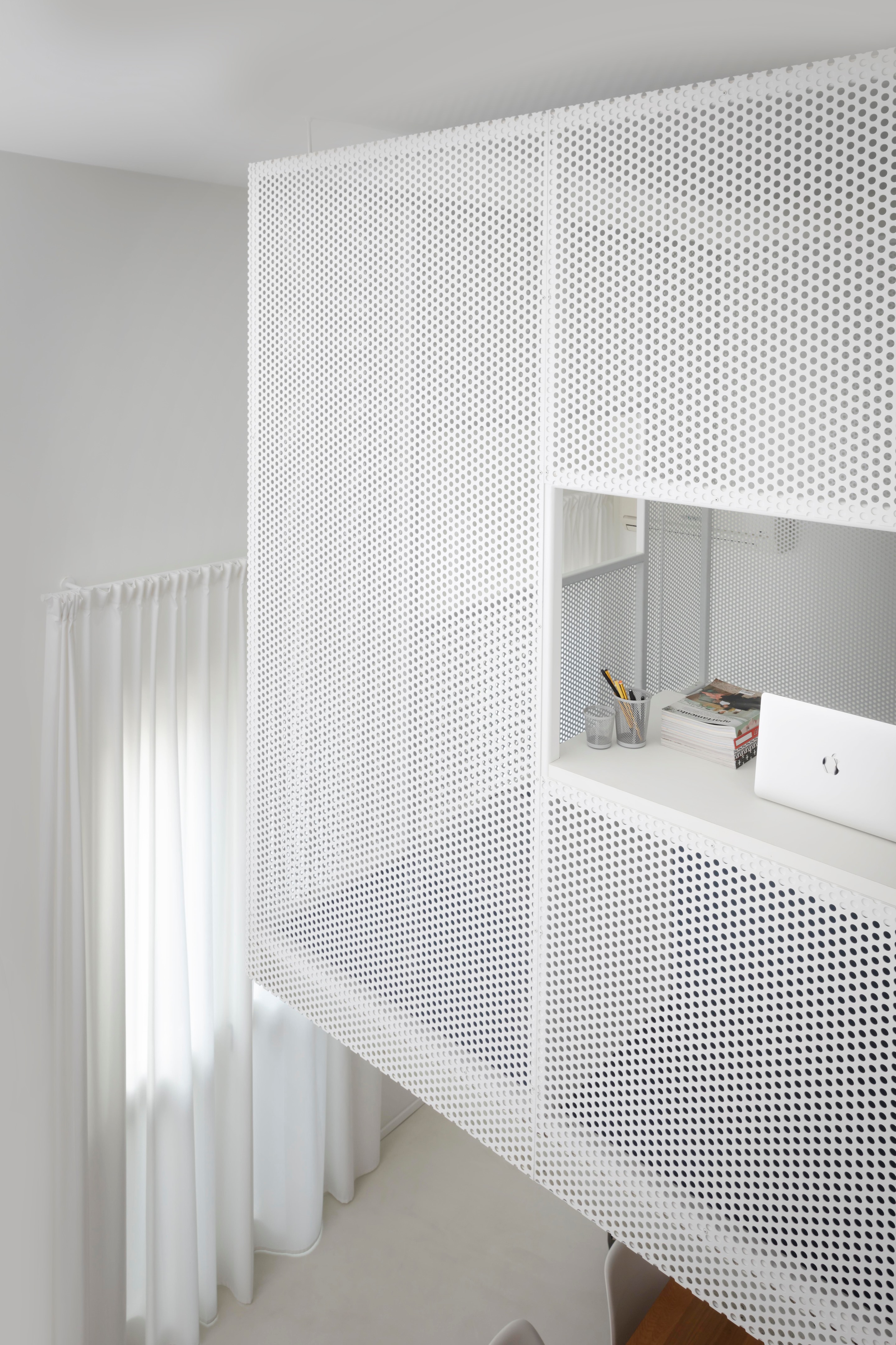 双层悬浮空间的现代城市小公寓设计-19