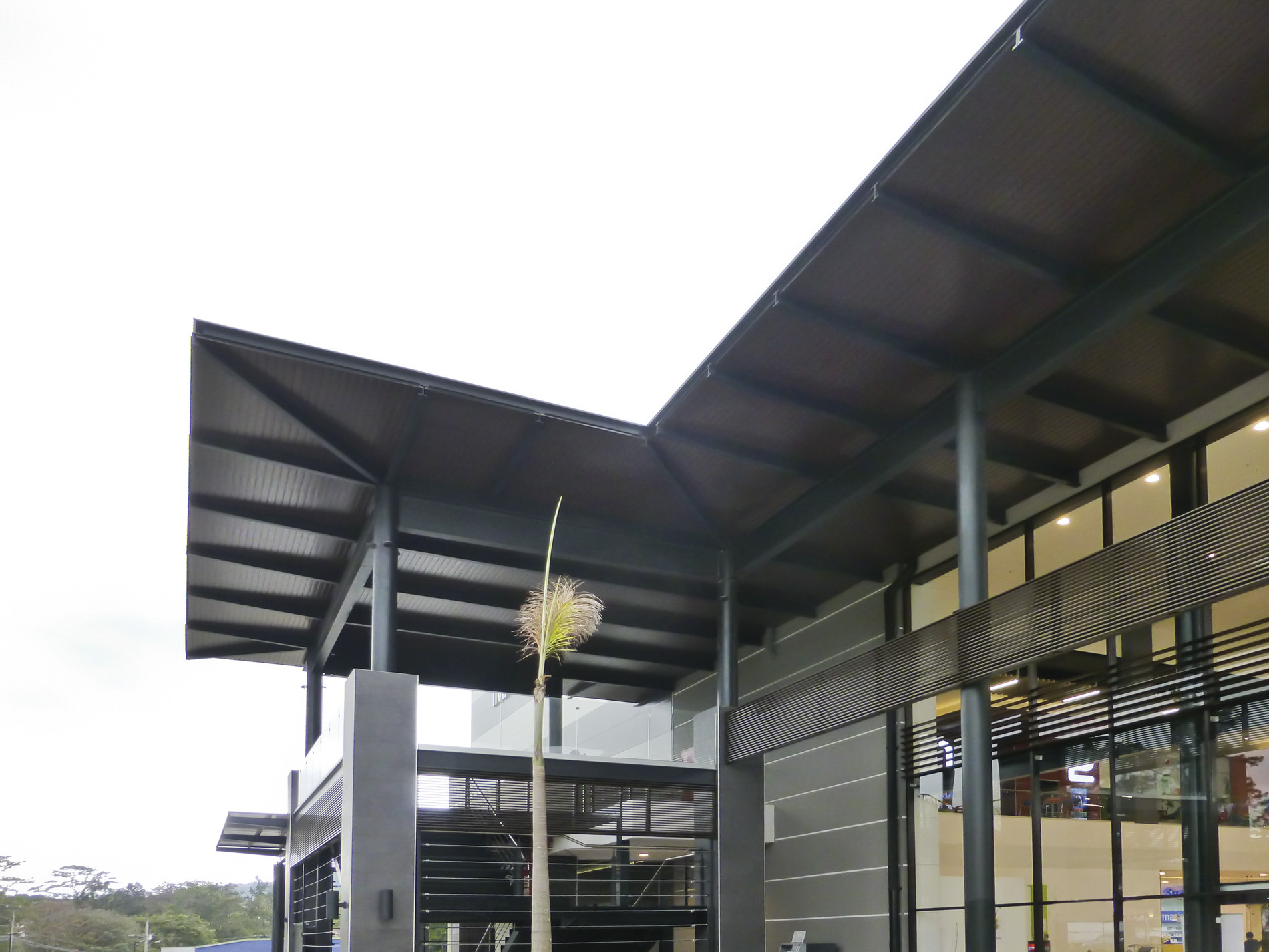 南美购物中心遮阳设计 | 舒适节能的铝制百叶窗-8