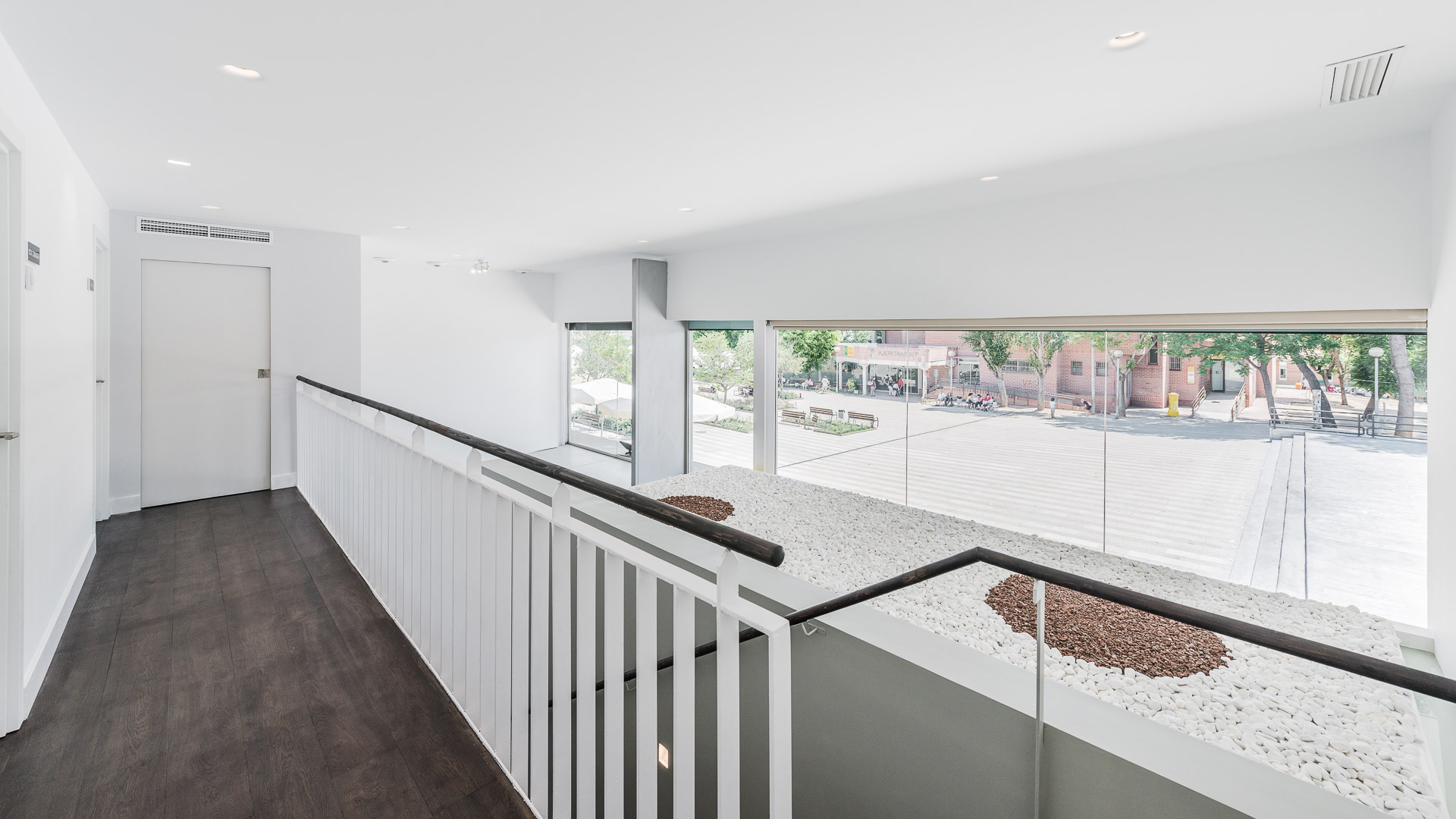 巴塞罗那牙科诊所 · 简约现代的室内设计-17