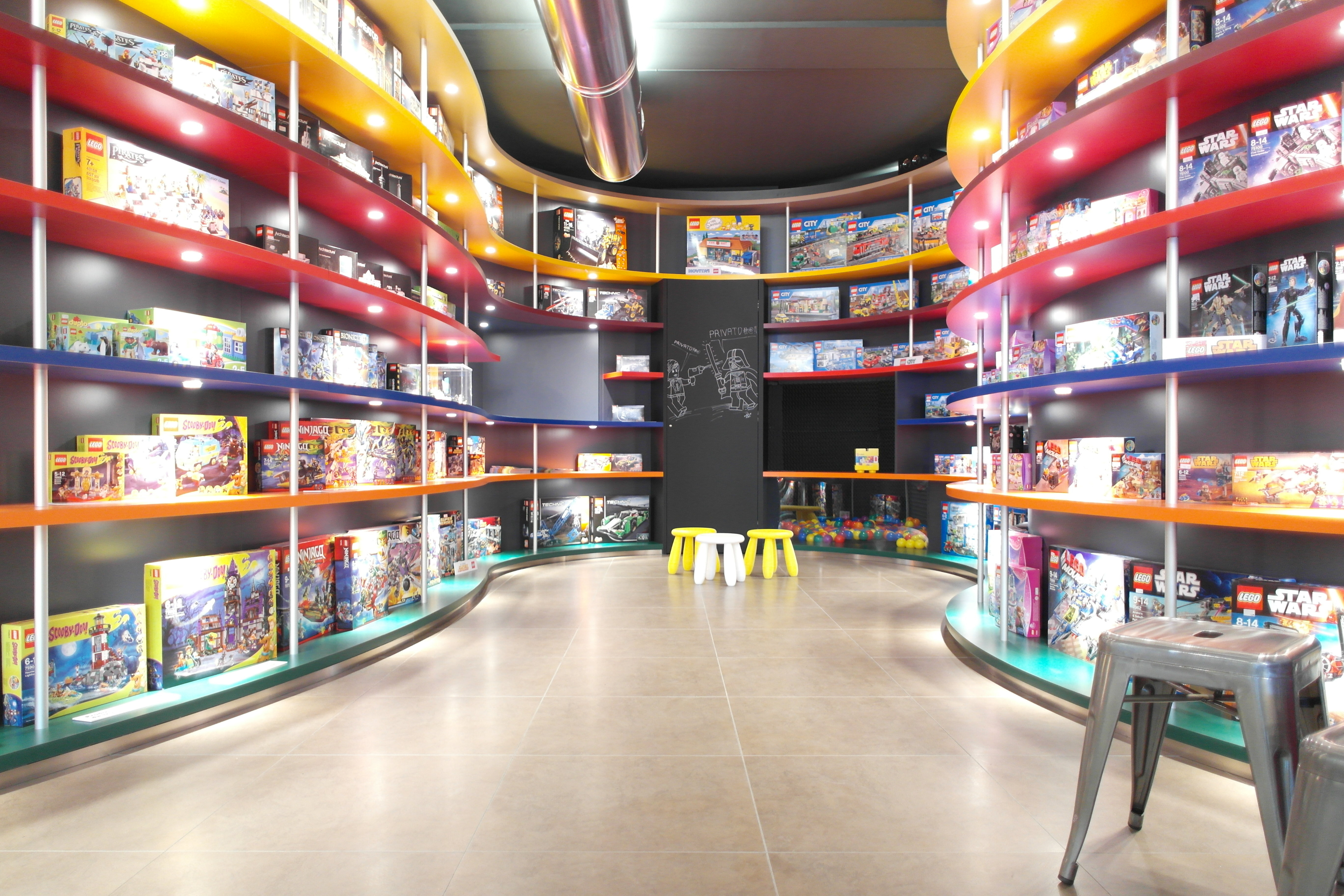 创意玩具店里的意大利手工冰淇淋-17