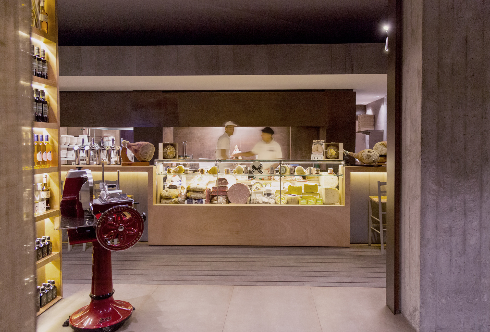 古宅新生,餐饮空间与历史文化的完美融合-24