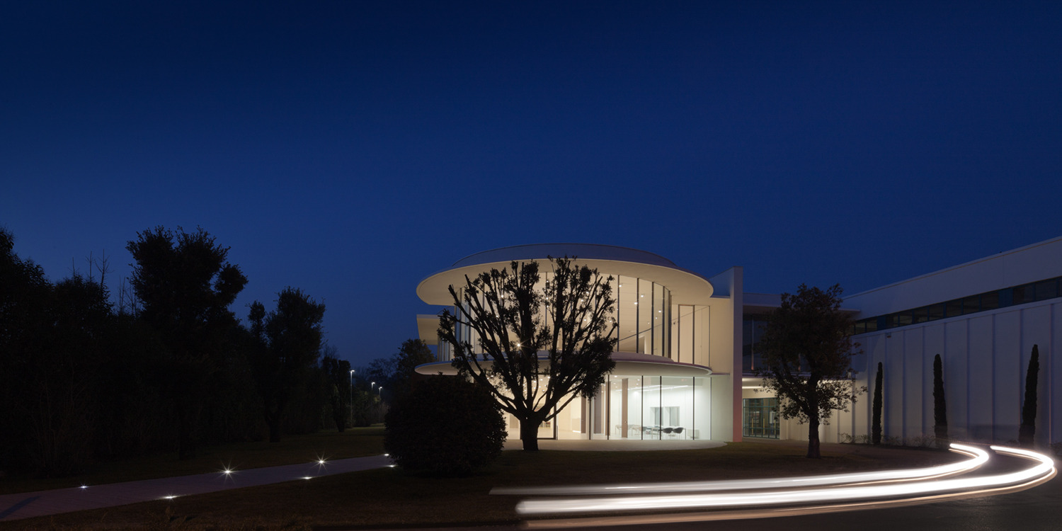 意式风格的 Secco Sistemi 总部办公空间设计-56