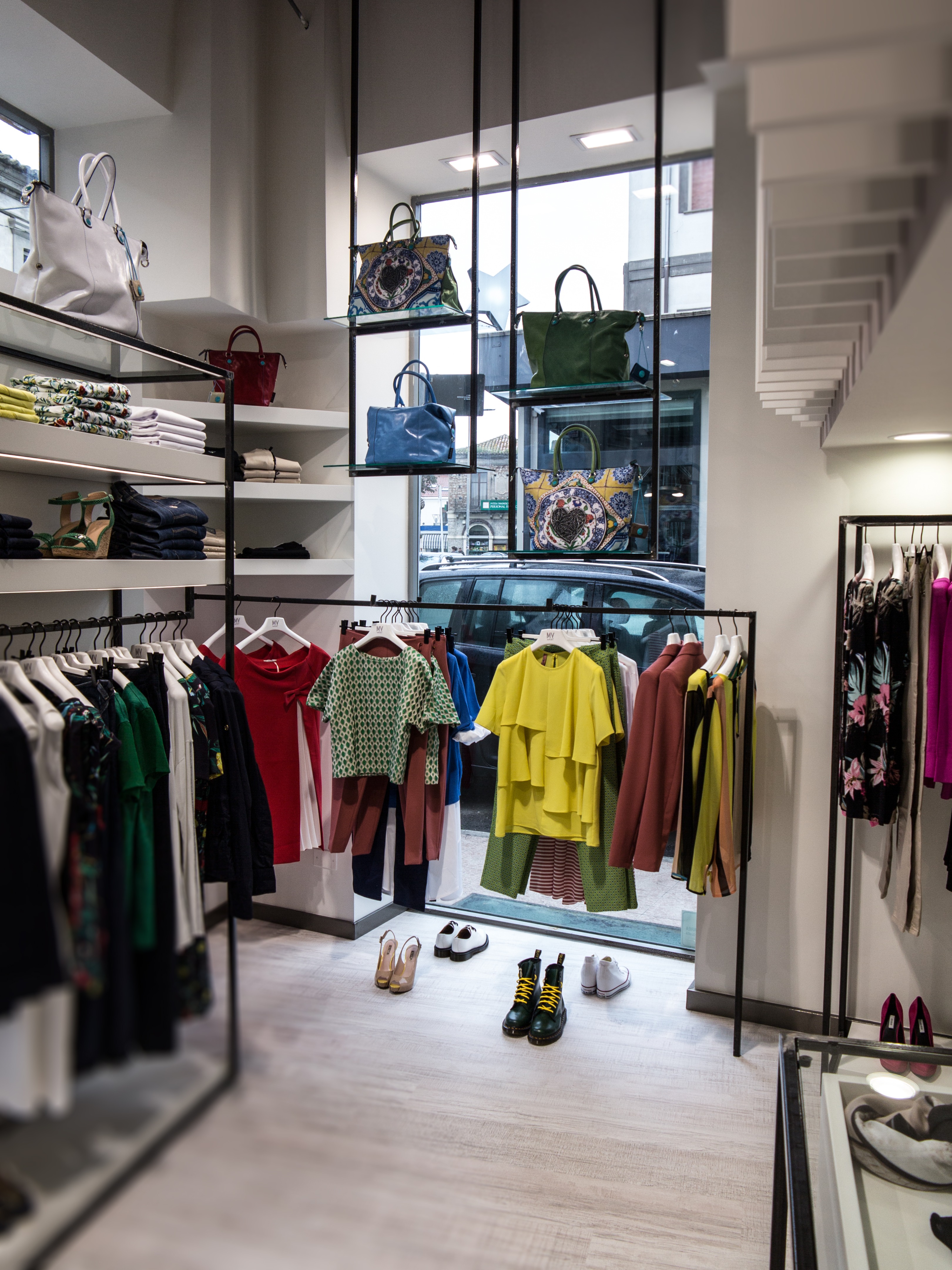 2015 年完成的“My Wear”木结构展示店-51