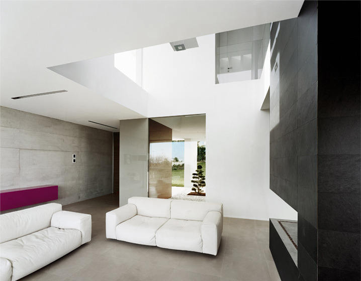 意式海岸住宅，白色“带状”空间诠释生活美学-8