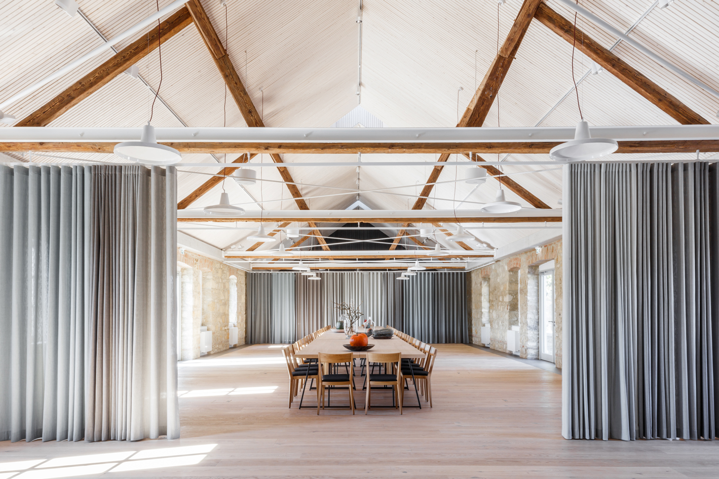 废弃奶牛场转型功能厅,历史与创新的完美结合-24