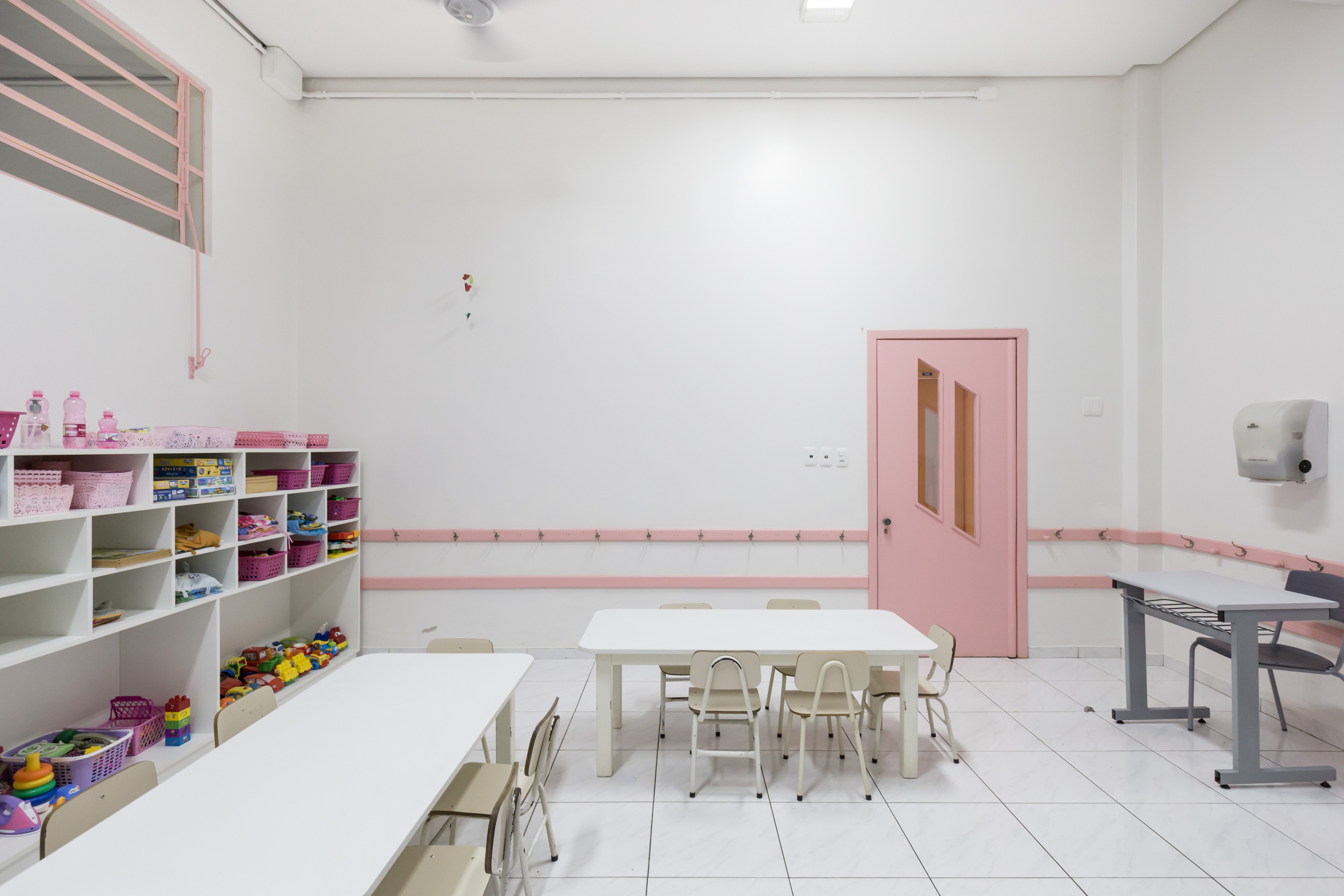 巴西幼儿园色彩斑斓的空间设计-41