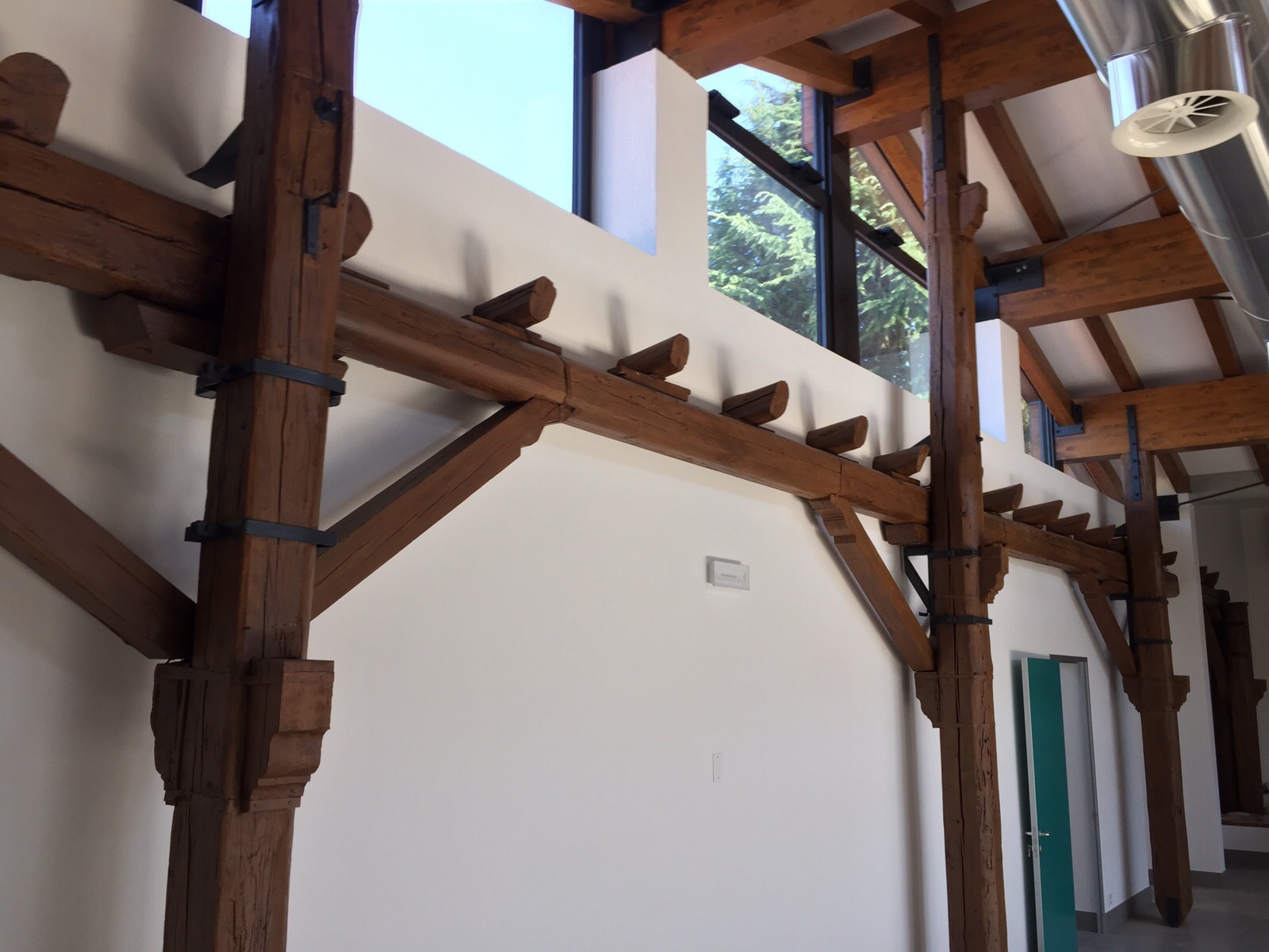 复古与现代交融的“纯洁之家”翻新设计-6