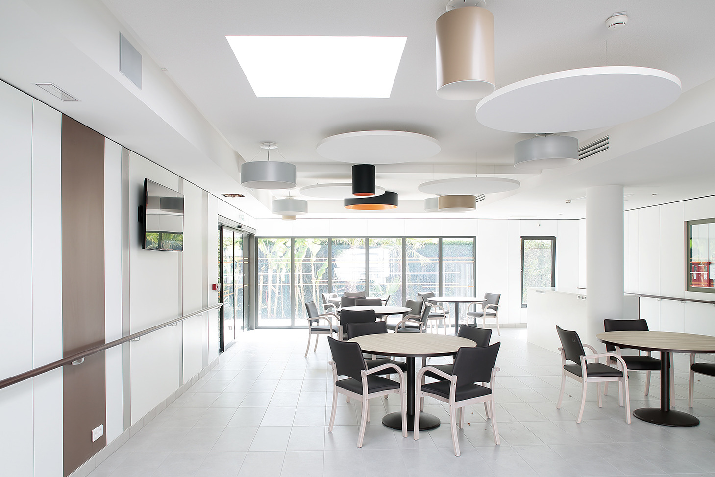 光与绿意共融的阿尔茨海默病疗养空间-5