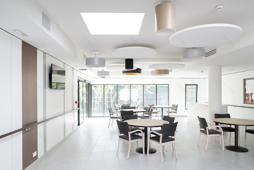 光与绿意共融的阿尔茨海默病疗养空间-5