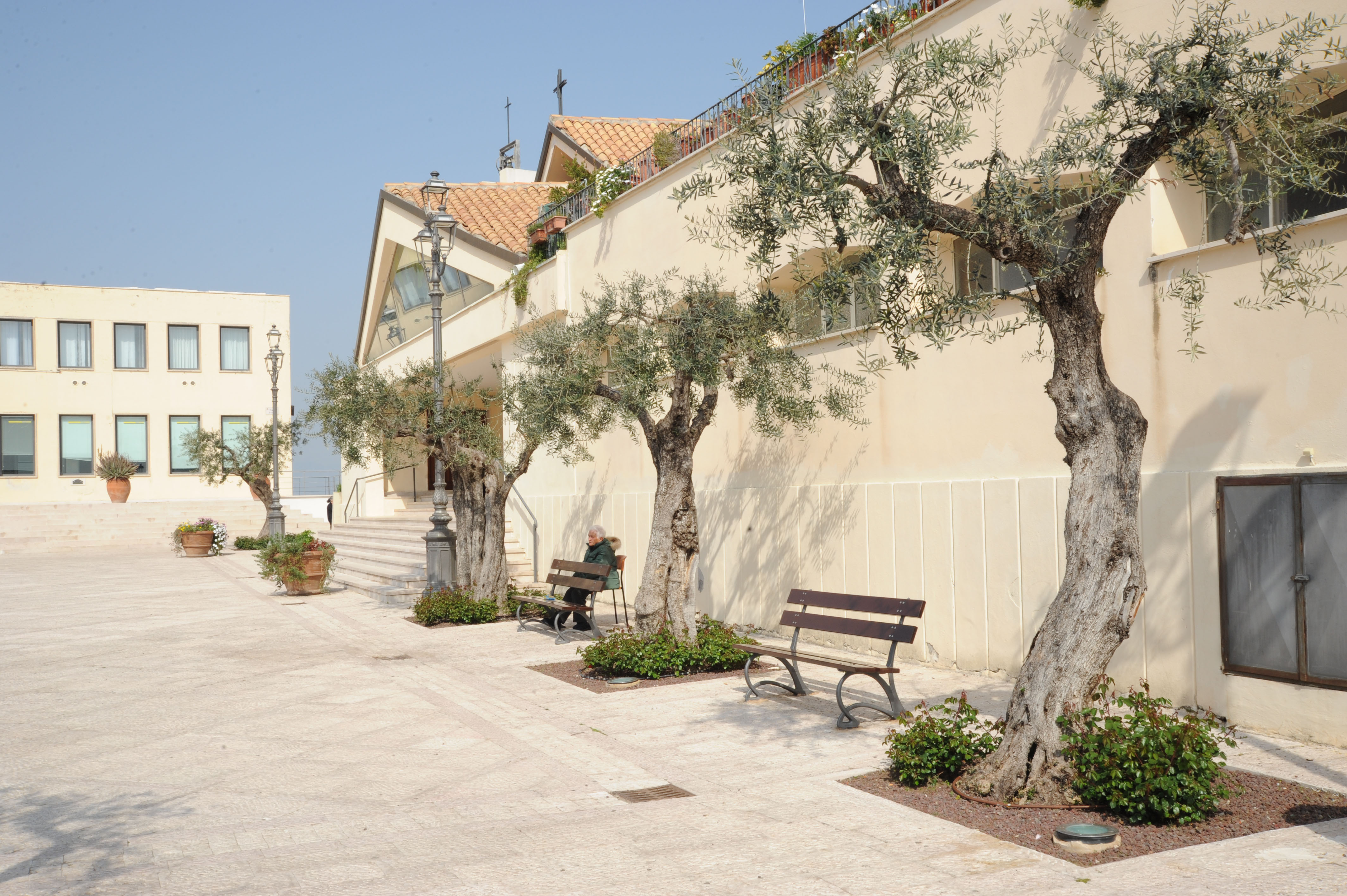 意大利 Sperlonga 城市照明与家具设计-21