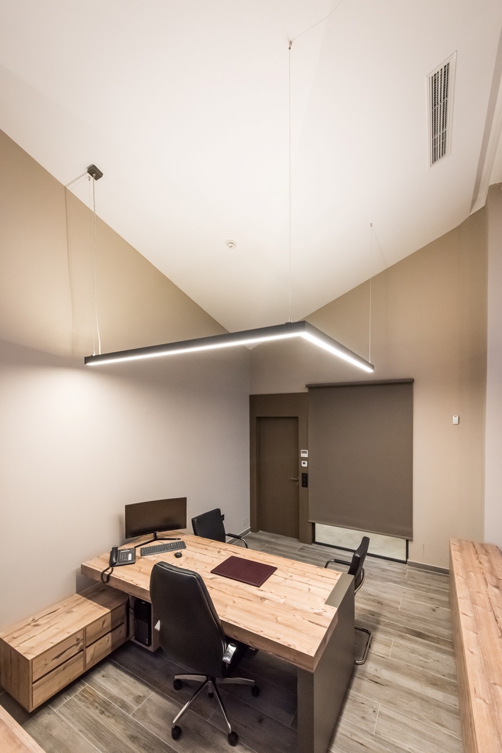 2017 年完成的 KARATZIS S.A.办公室大楼室内设计案例-10