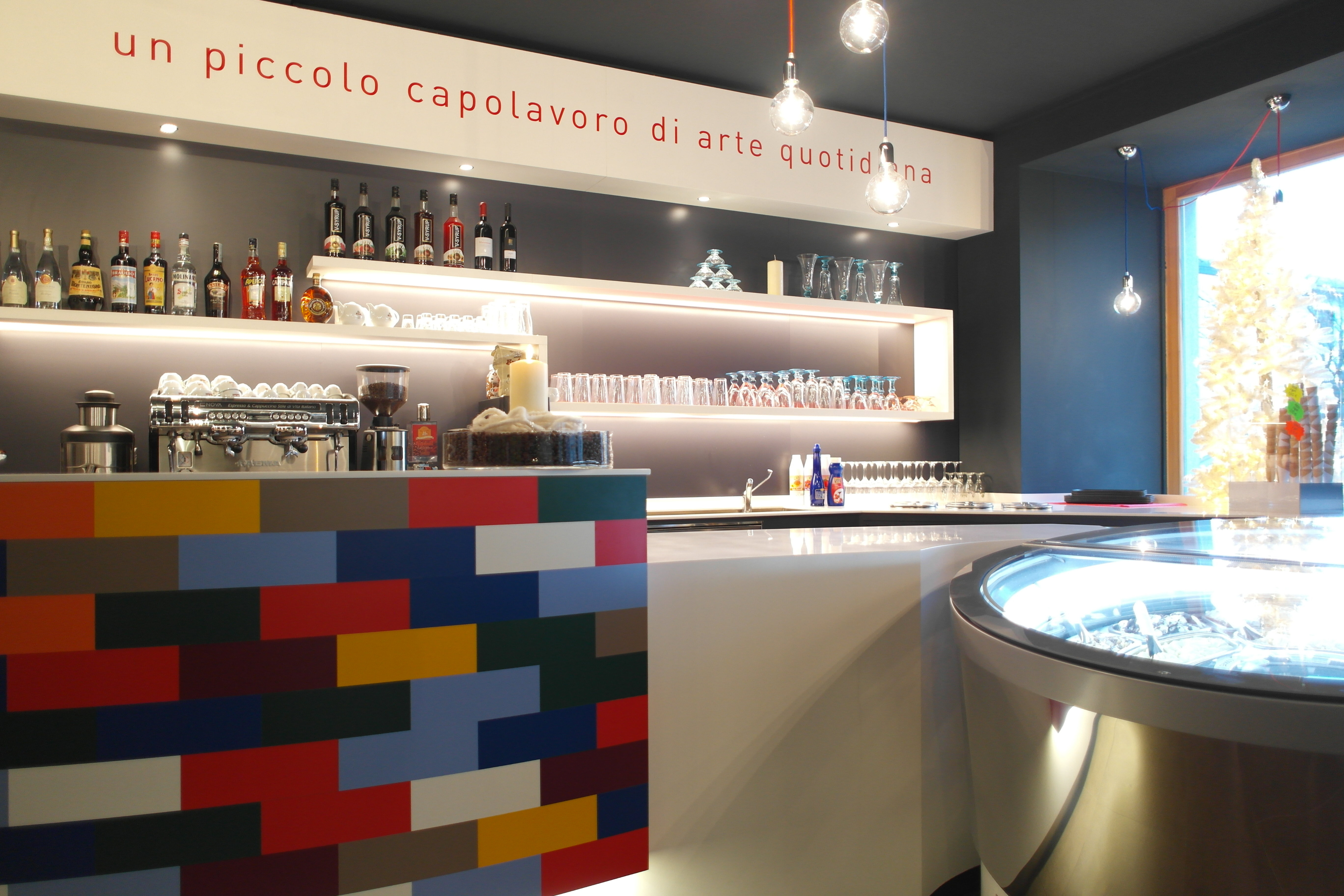 创意玩具店里的意大利手工冰淇淋-4