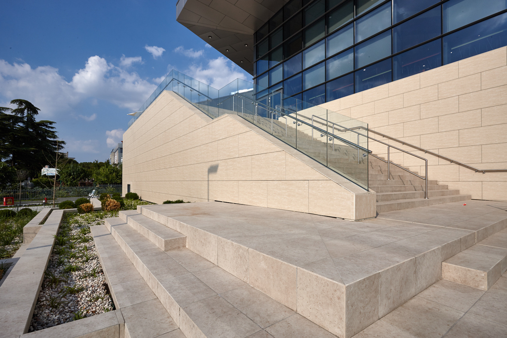 德国投资的新维罗纳购物中心-0