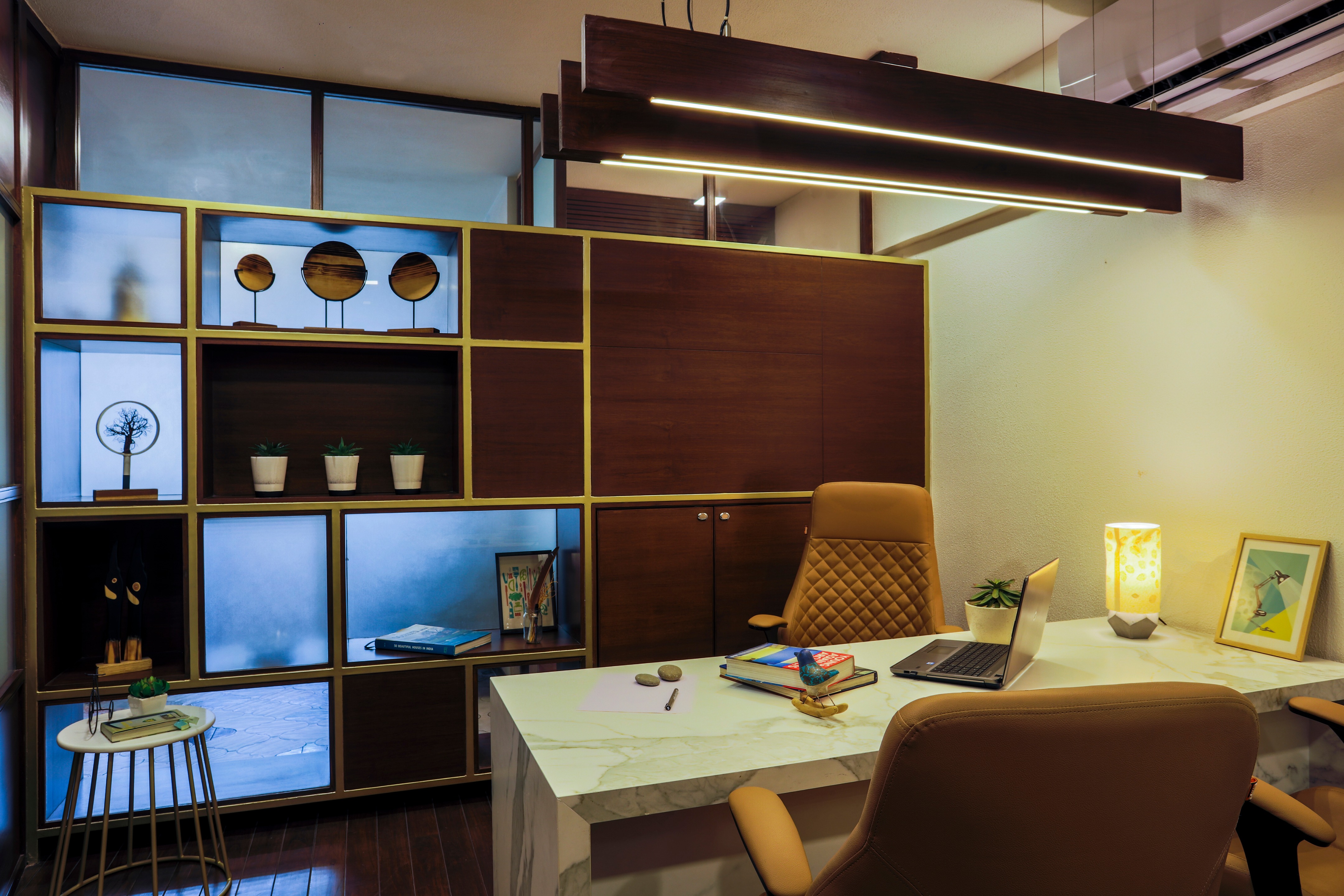 2018 年完成的 Kalpesh Modi 办公室设计 | 定制家具与照明设计的完美结合-6