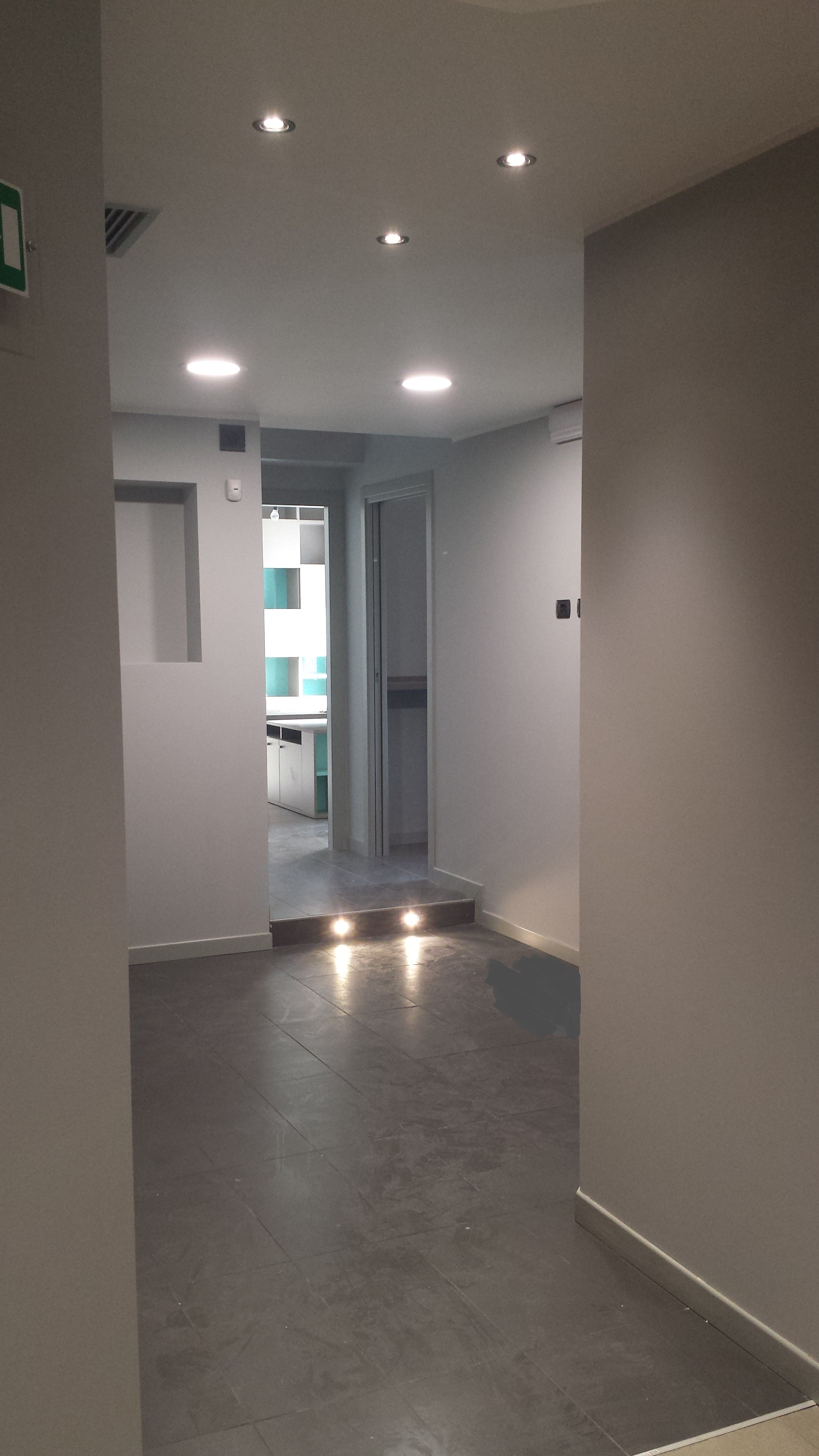 融合建筑的口腔诊所设计-12