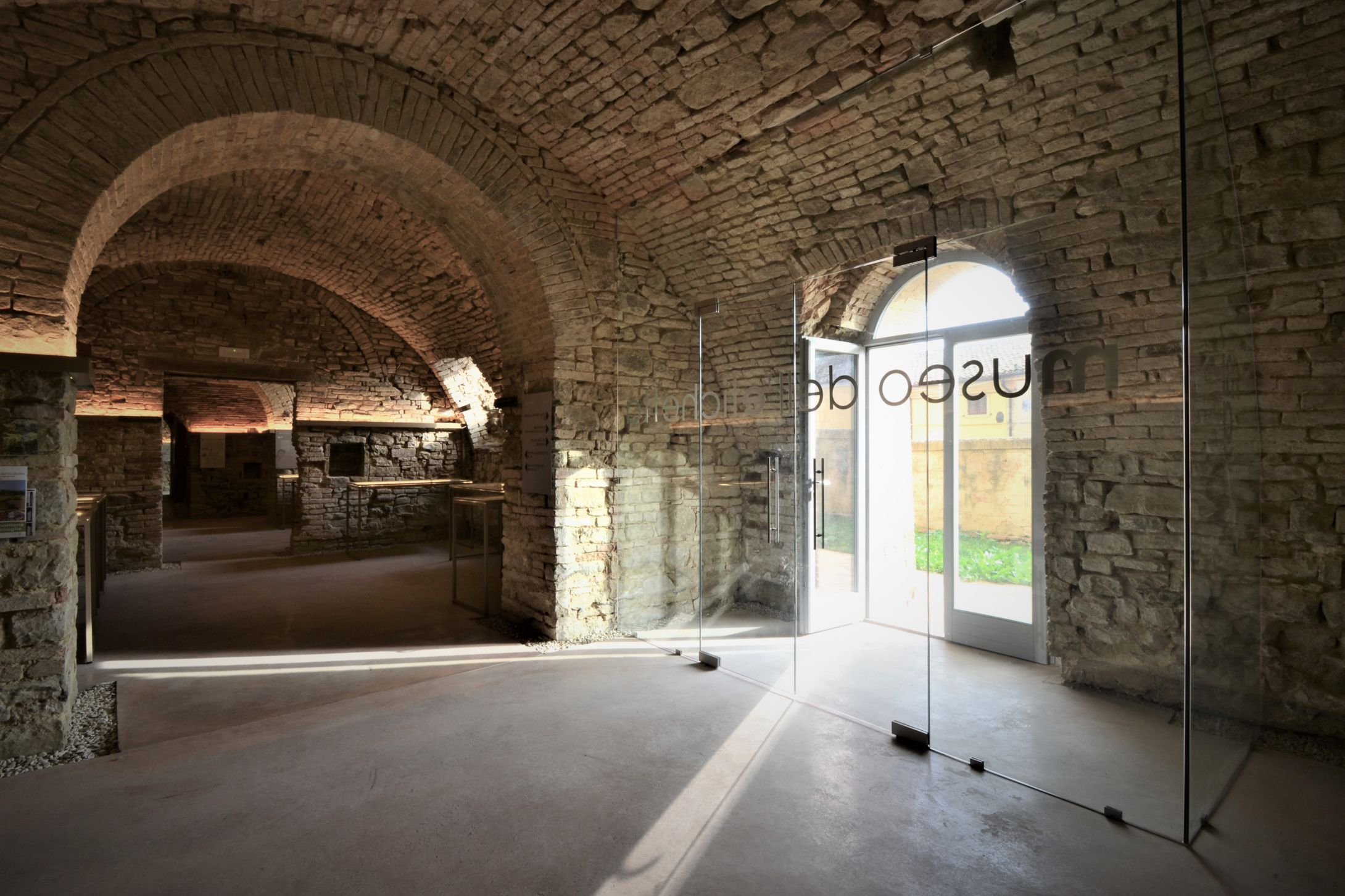 意大利古修道院转型为多功能文化中心的创新设计-1