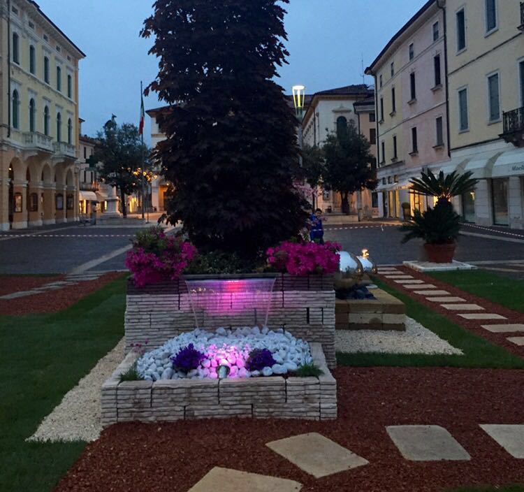 2016 年意大利公共广场家具定制案例-10